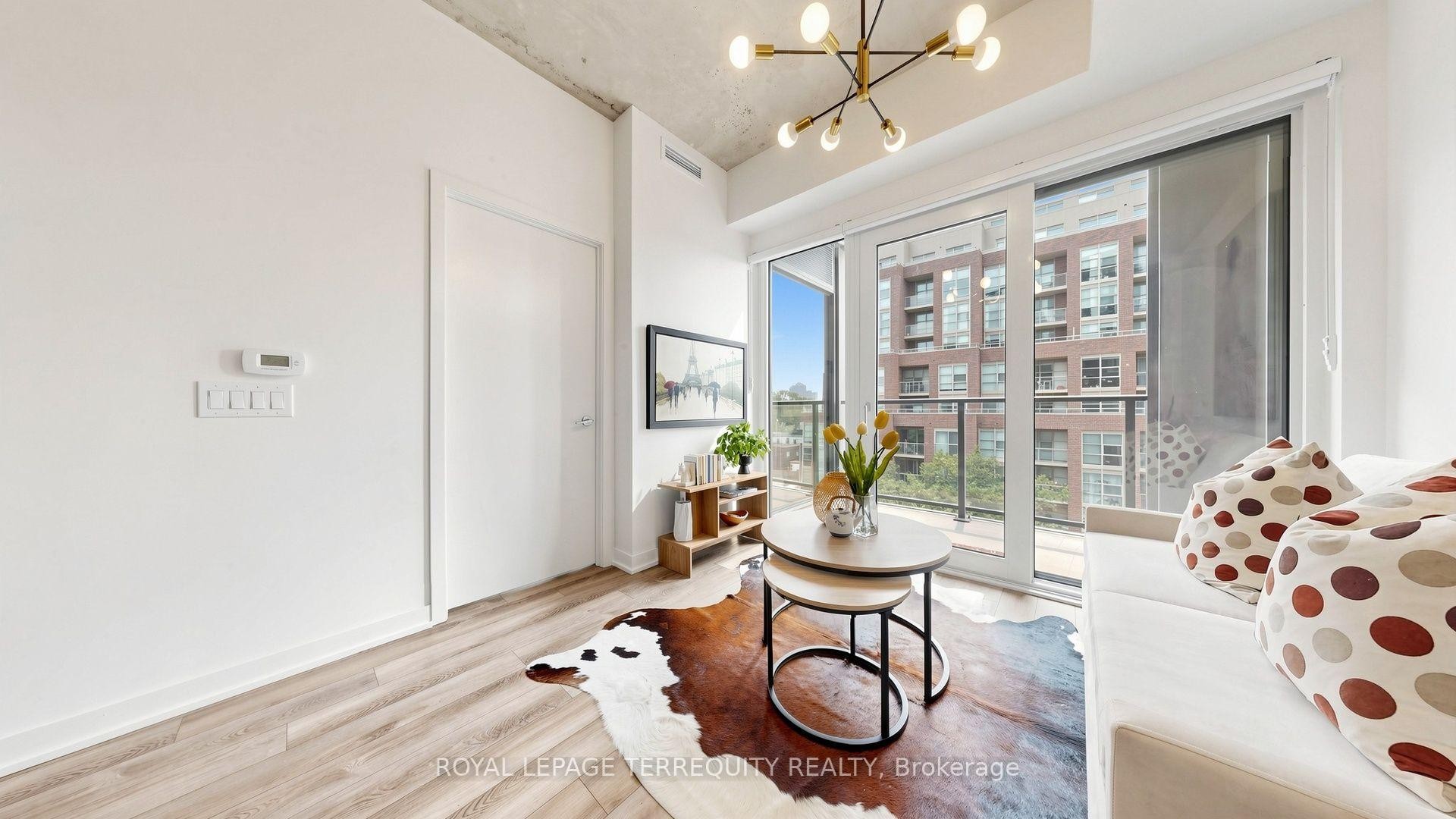 









1808


St Clair

Avenue West, 510,
Toronto,




ON
M6N 0C1

