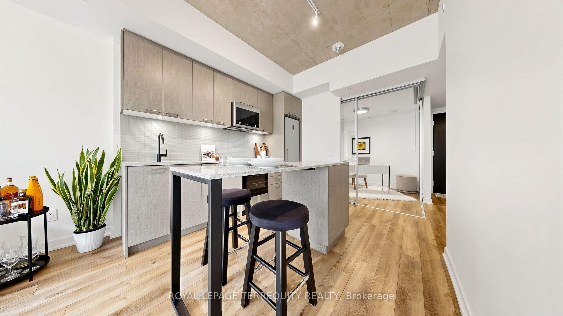 









1808


St Clair

Avenue West, 510,
Toronto,




ON
M6N 0C1

