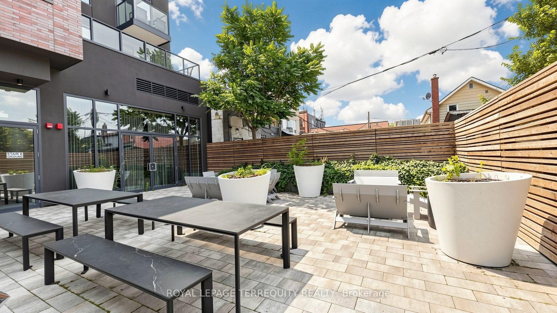 









1808


St Clair

Avenue West, 510,
Toronto,




ON
M6N 0C1

