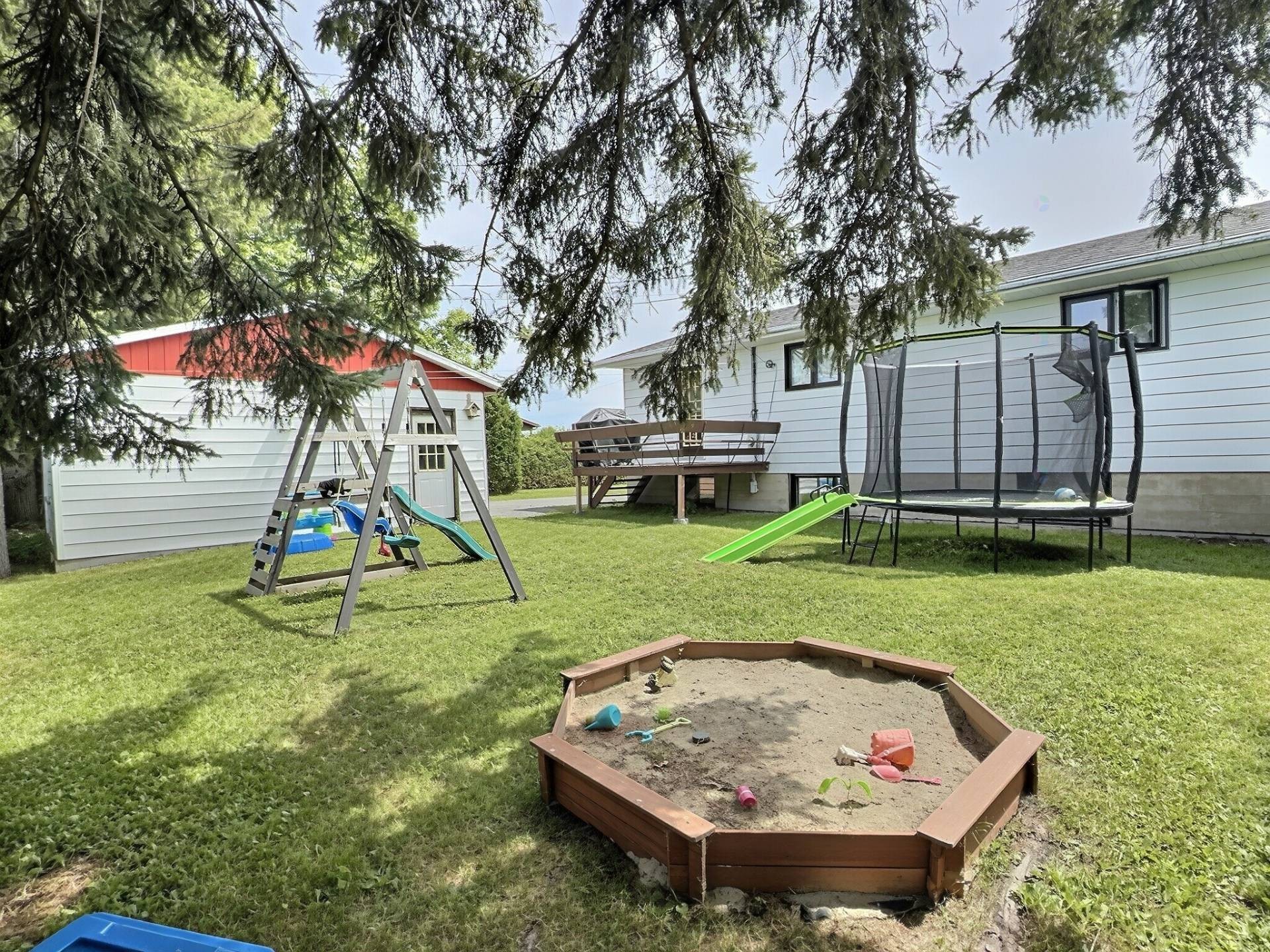 









11


Rue Therrien

,
Lorrainville,




QC
J0Z2R0

