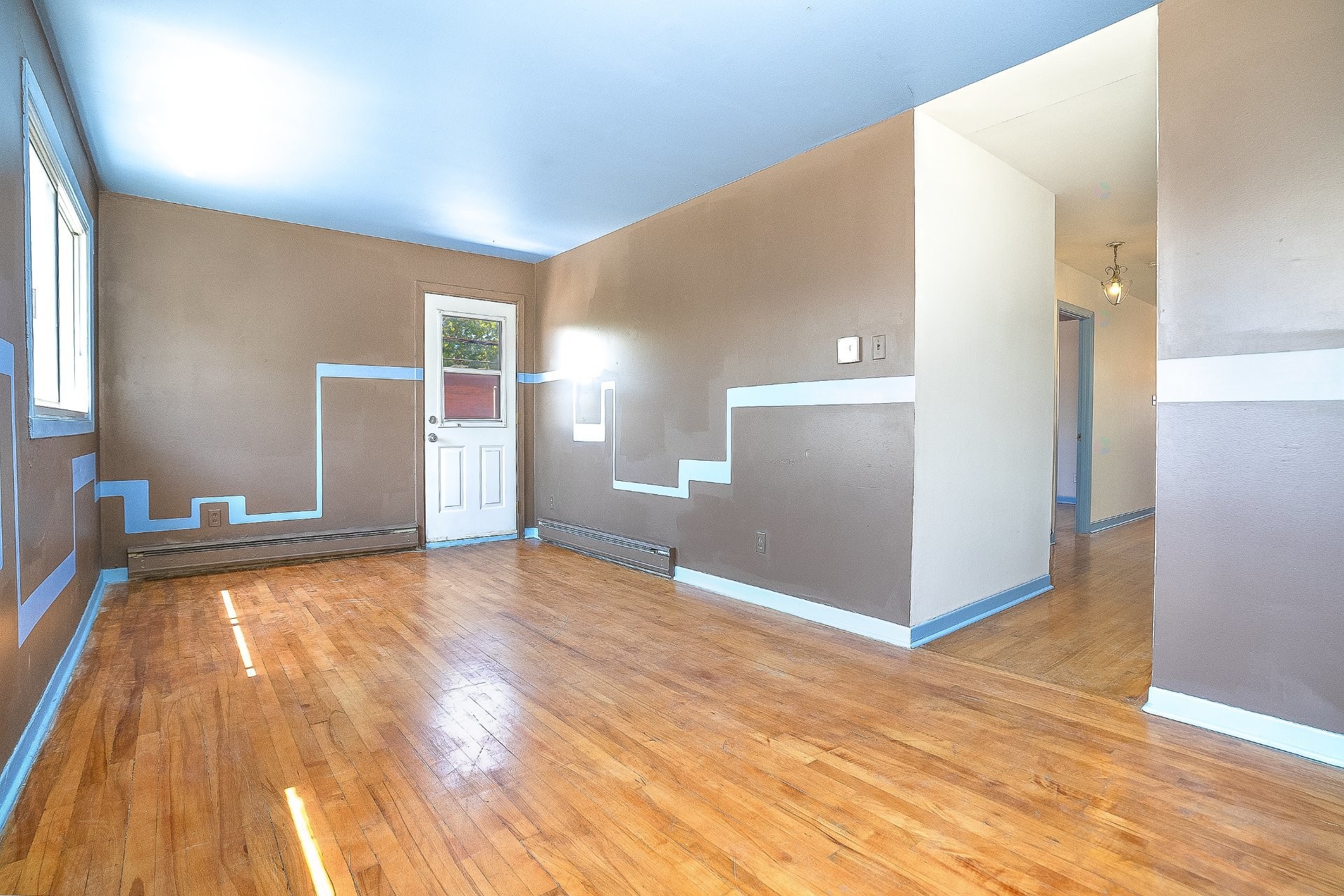 









4731

 - 4733


Rue de Castille

,
Montréal (Montréal-Nord),




QC
H1H1Y8

