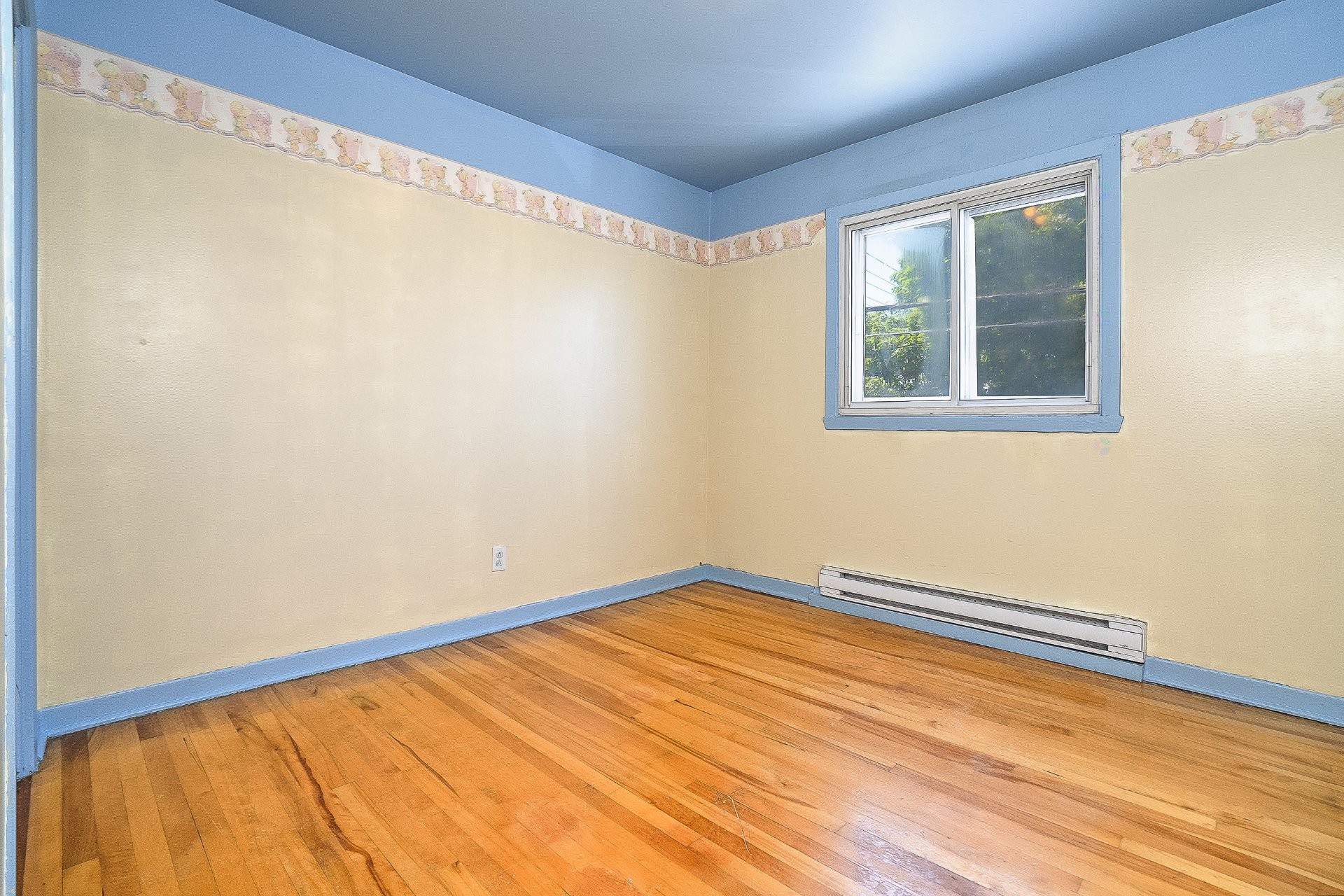 









4731

 - 4733


Rue de Castille

,
Montréal (Montréal-Nord),




QC
H1H1Y8

