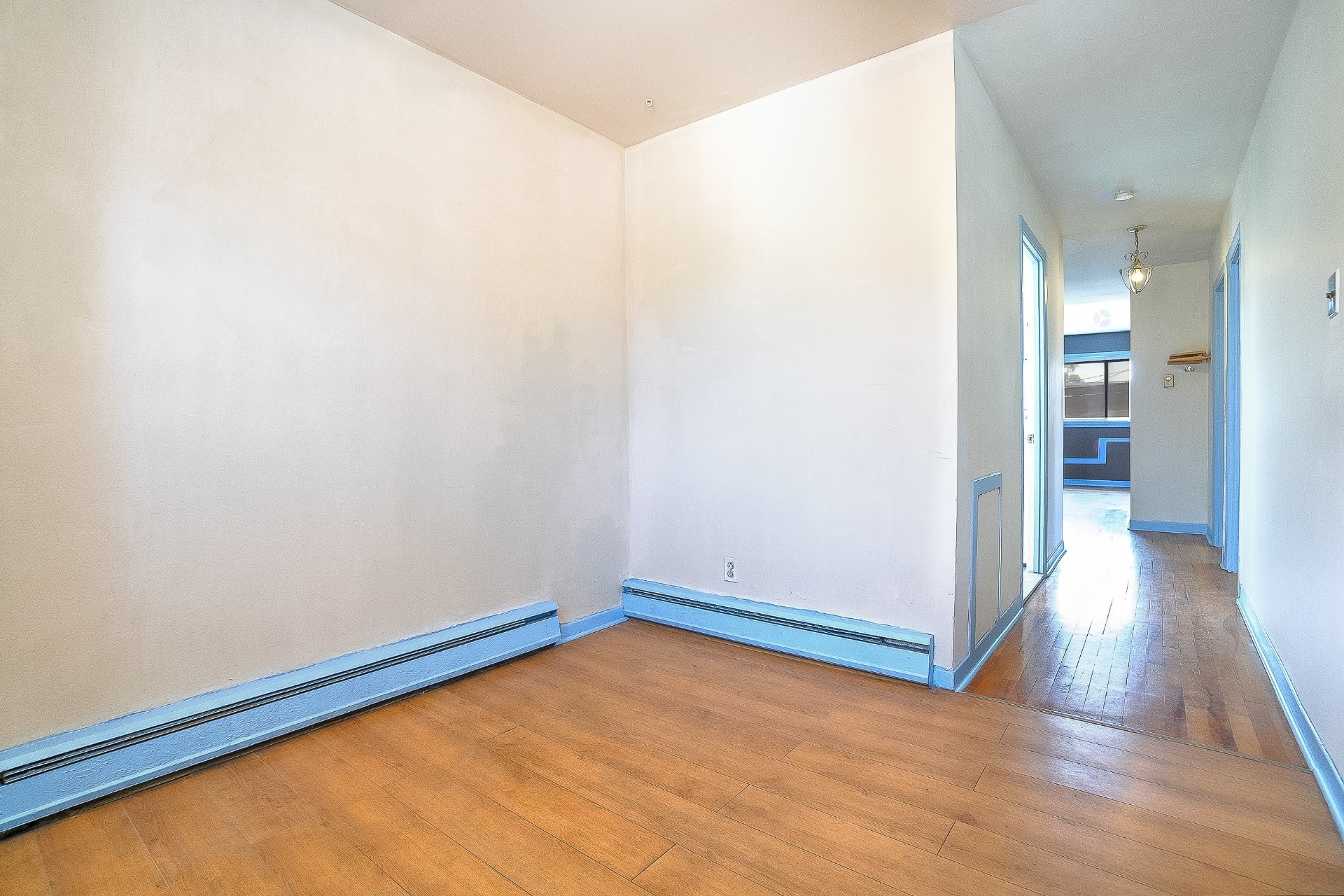 









4731

 - 4733


Rue de Castille

,
Montréal (Montréal-Nord),




QC
H1H1Y8

