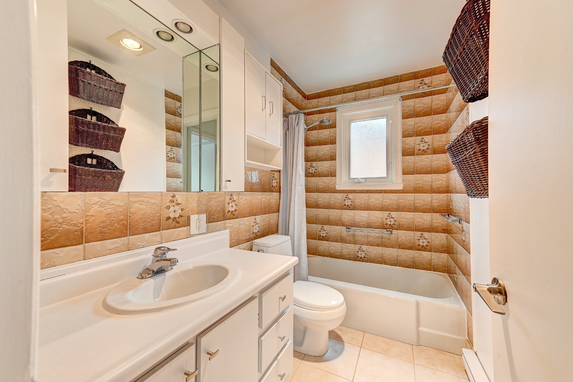 









100

 - 102


Rue Guérin

,
Sainte-Catherine,




QC
J5C1M4

