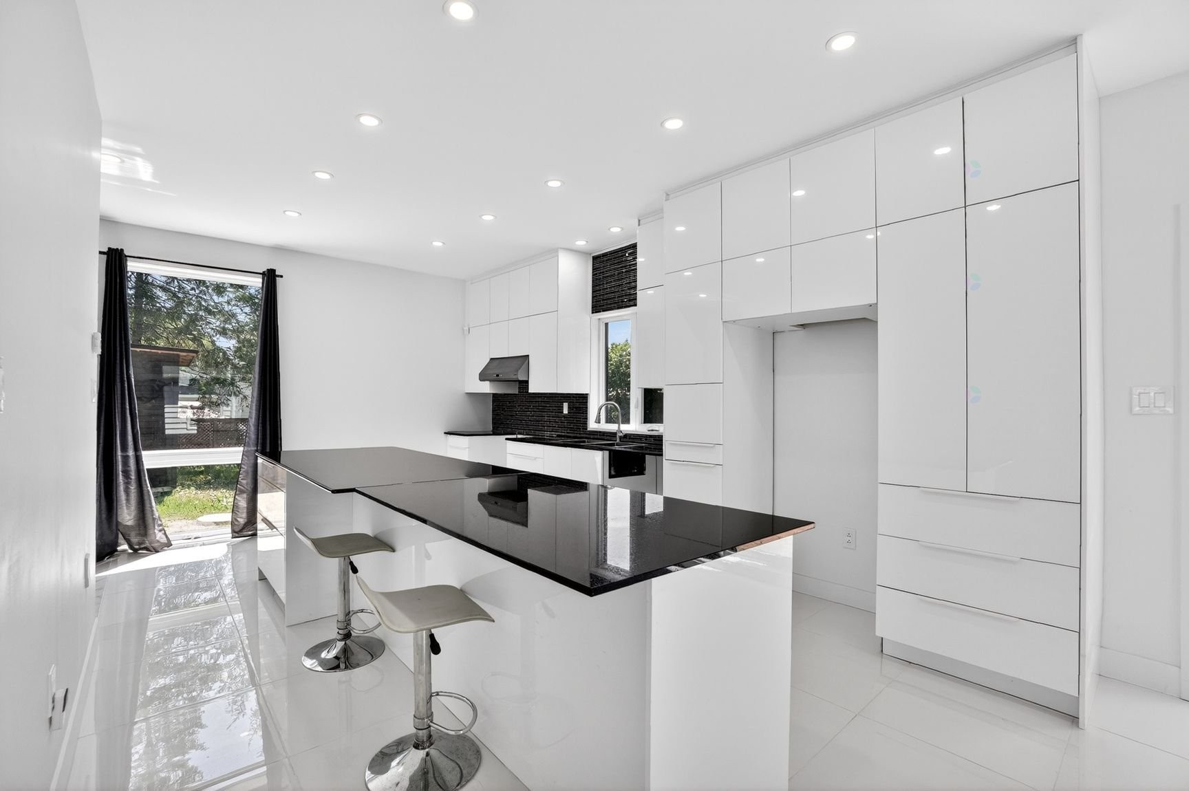 









405


Rue de la Montagne

,
Saint-Calixte,




QC
J0K1Z0

