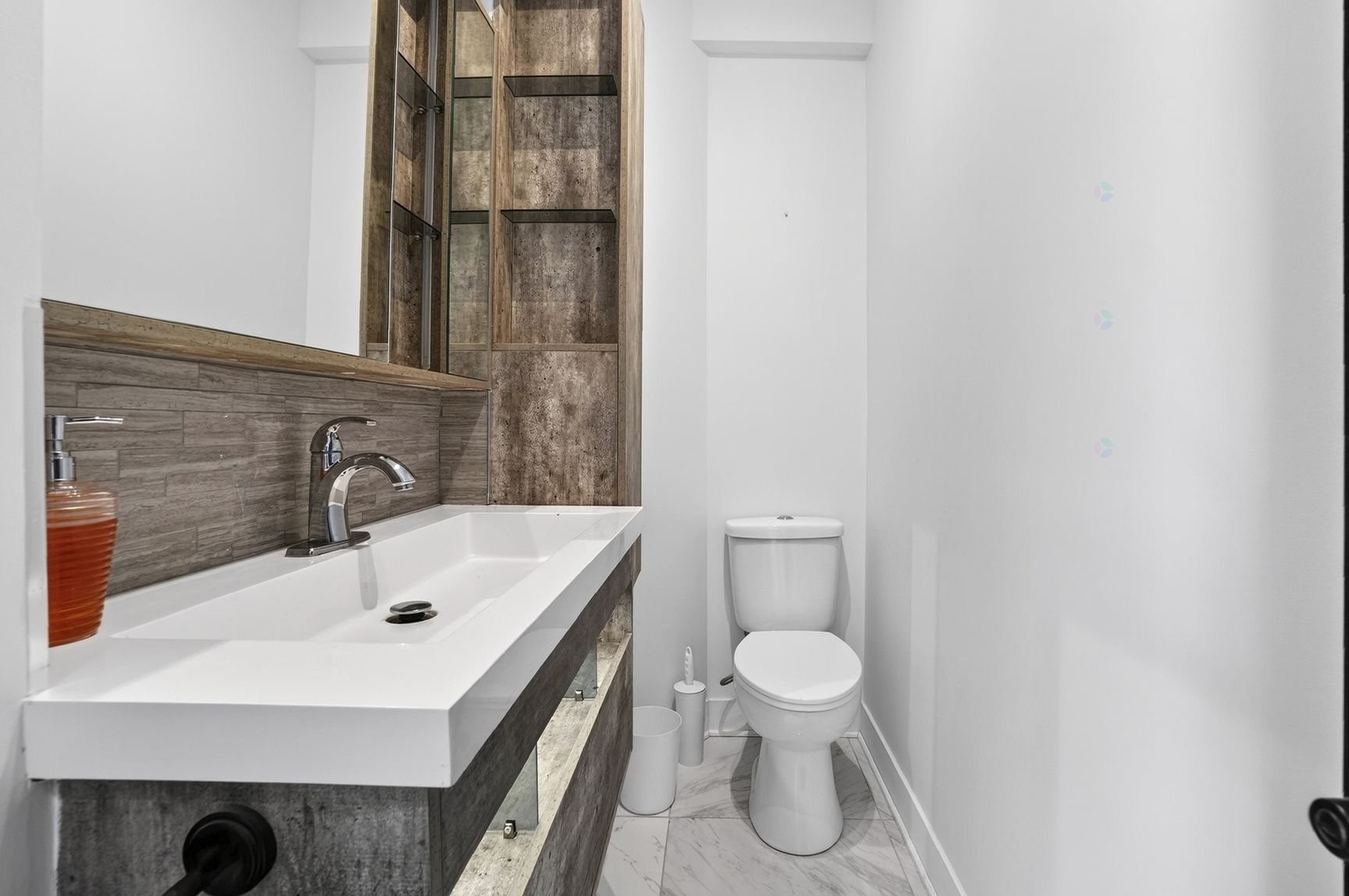 









405


Rue de la Montagne

,
Saint-Calixte,




QC
J0K1Z0

