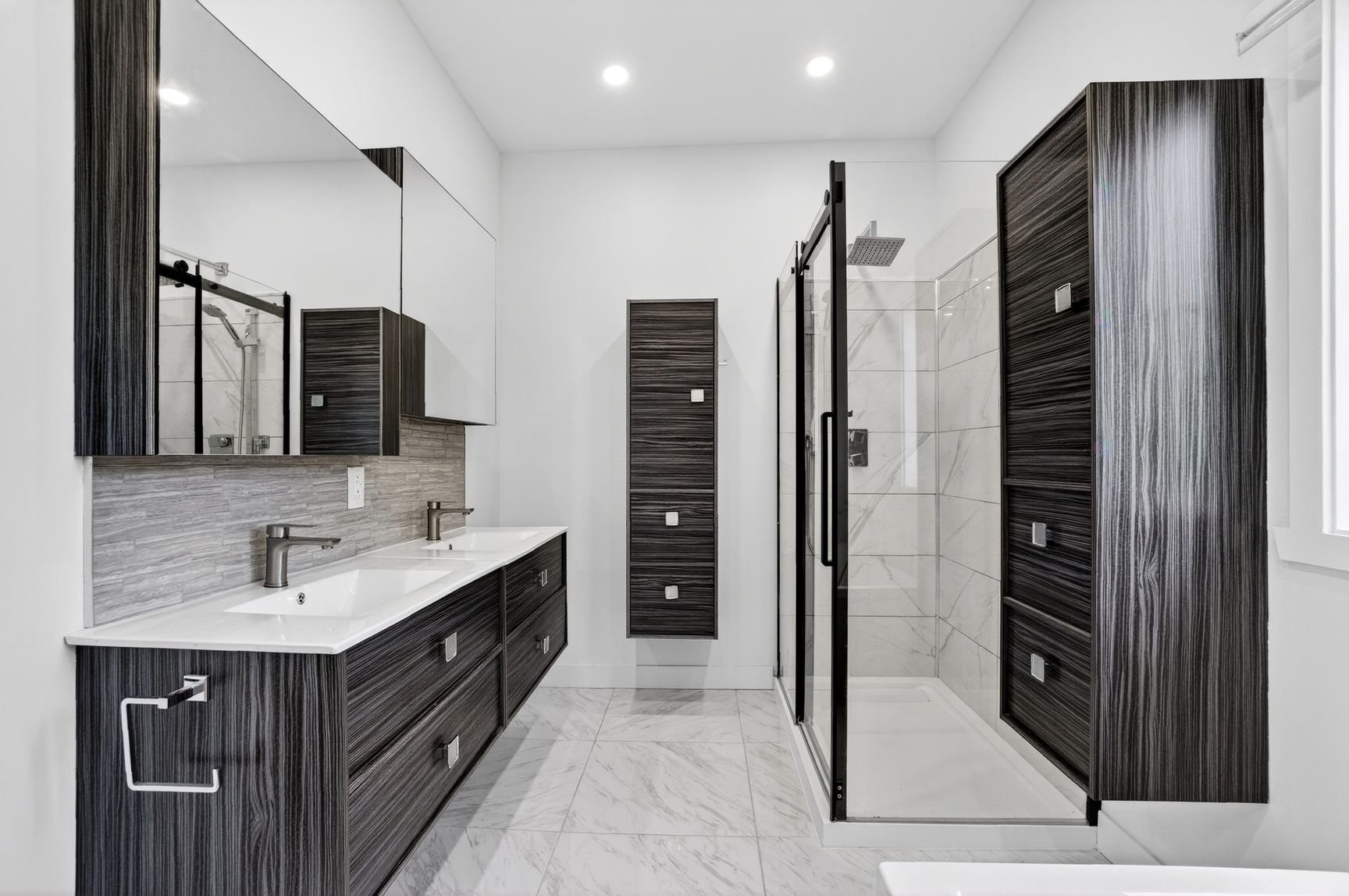 









405


Rue de la Montagne

,
Saint-Calixte,




QC
J0K1Z0


