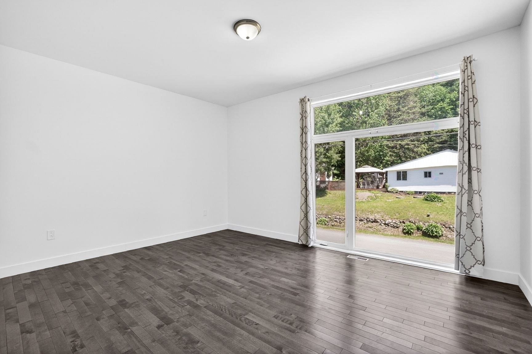 









405


Rue de la Montagne

,
Saint-Calixte,




QC
J0K1Z0

