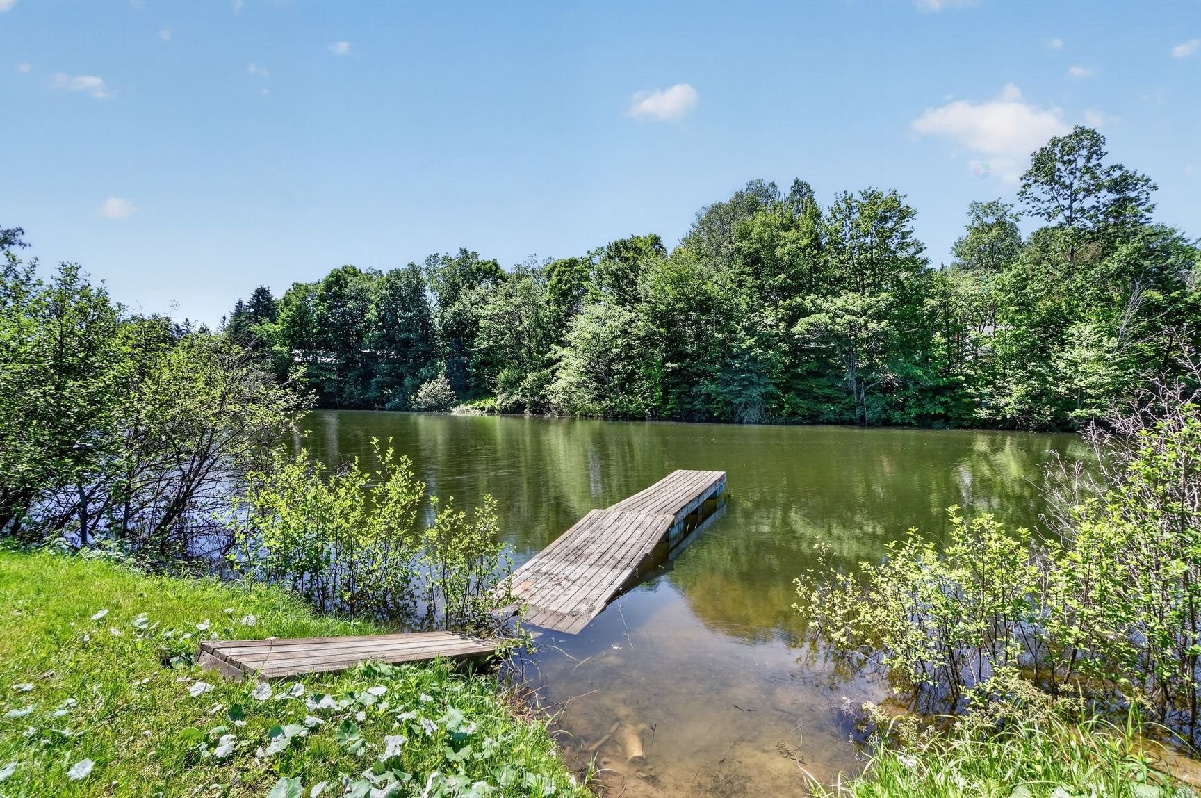 









405


Rue de la Montagne

,
Saint-Calixte,




QC
J0K1Z0

