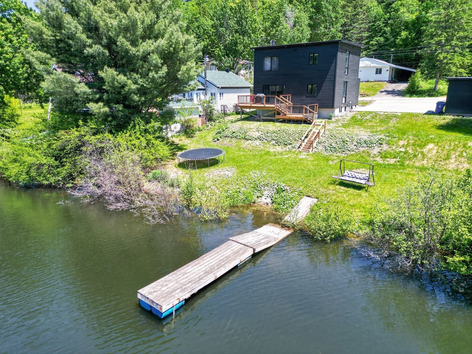 









405


Rue de la Montagne

,
Saint-Calixte,




QC
J0K1Z0

