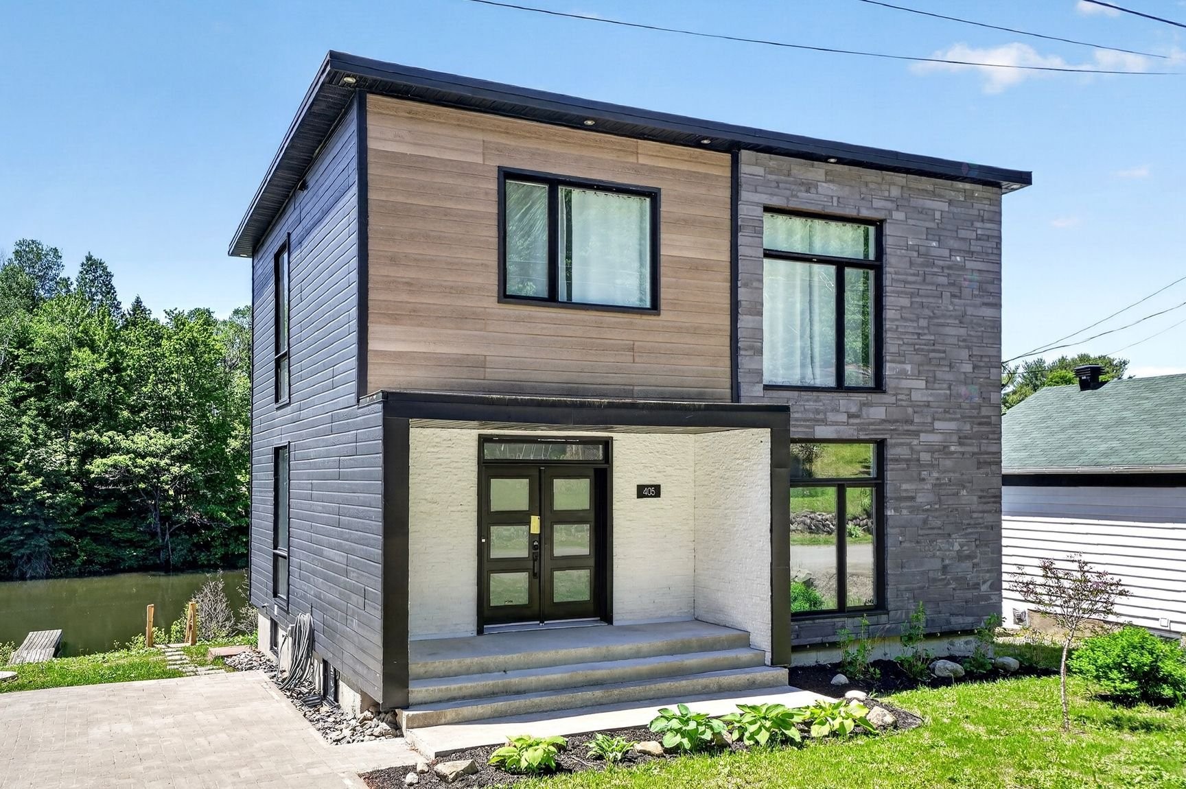 









405


Rue de la Montagne

,
Saint-Calixte,




QC
J0K1Z0

