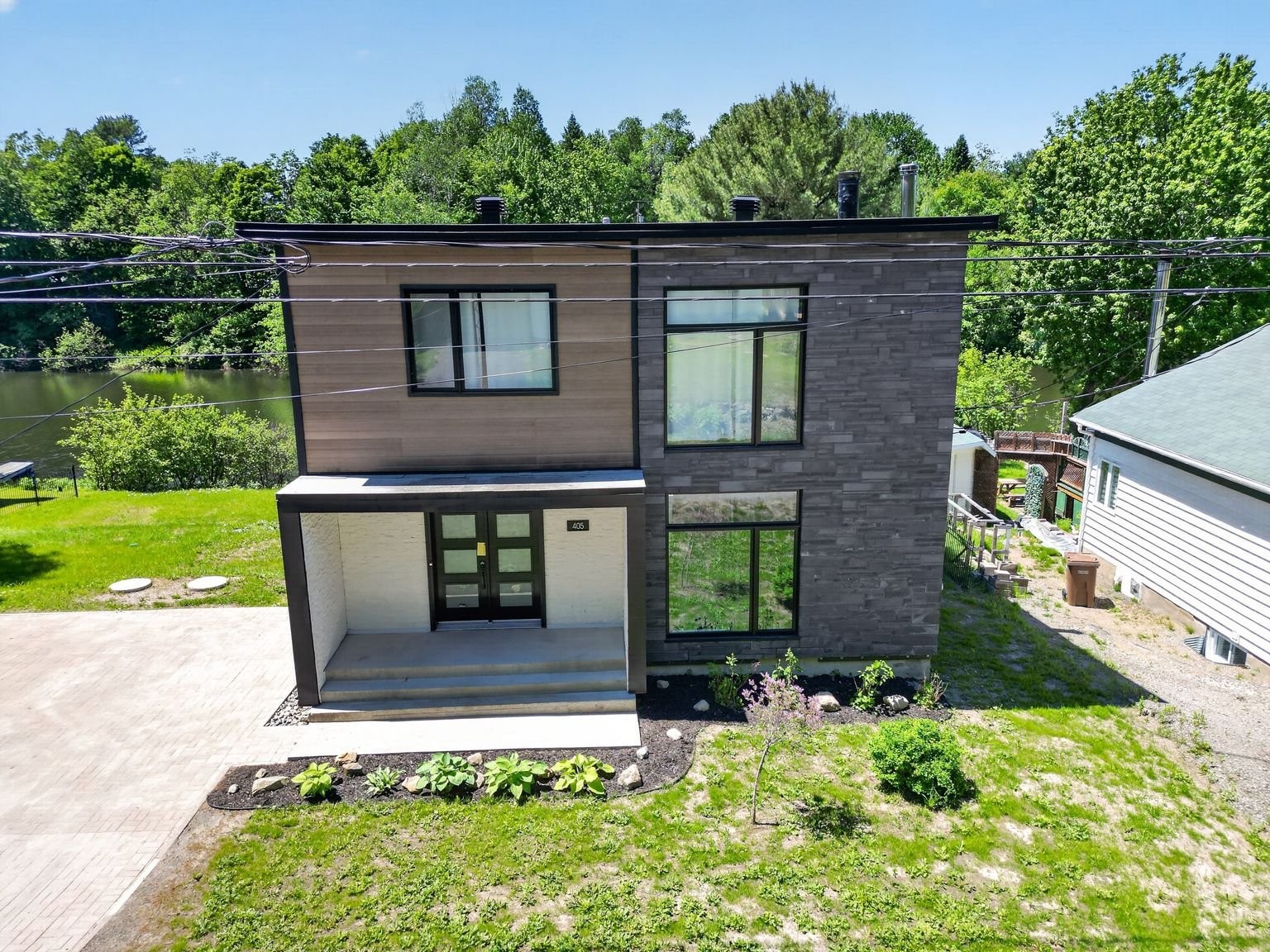 









405


Rue de la Montagne

,
Saint-Calixte,




QC
J0K1Z0

