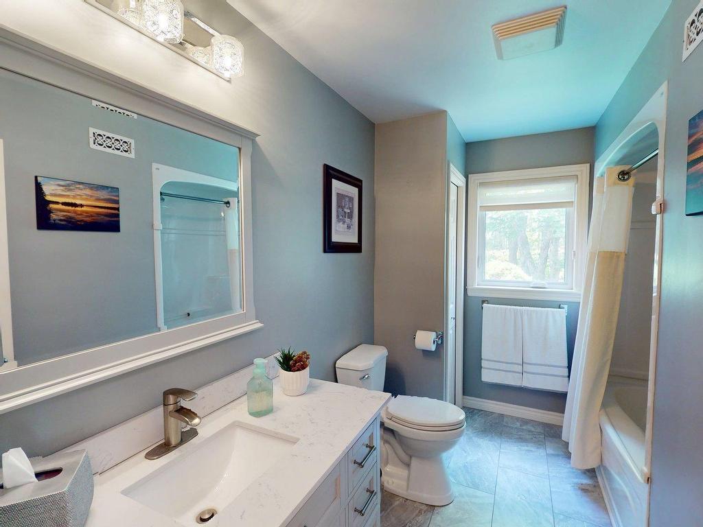












152 Capri Drive

,
West Porters Lake,




NS
B3E 1L6

