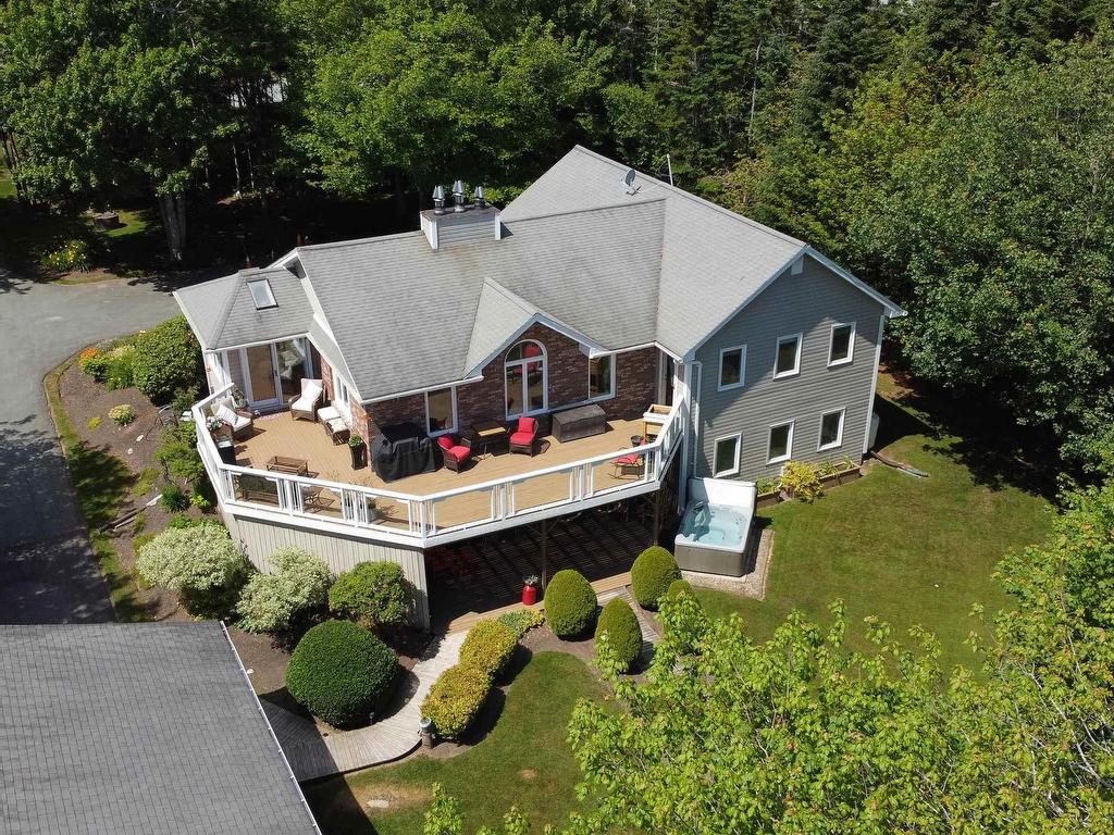 












152 Capri Drive

,
West Porters Lake,




NS
B3E 1L6

