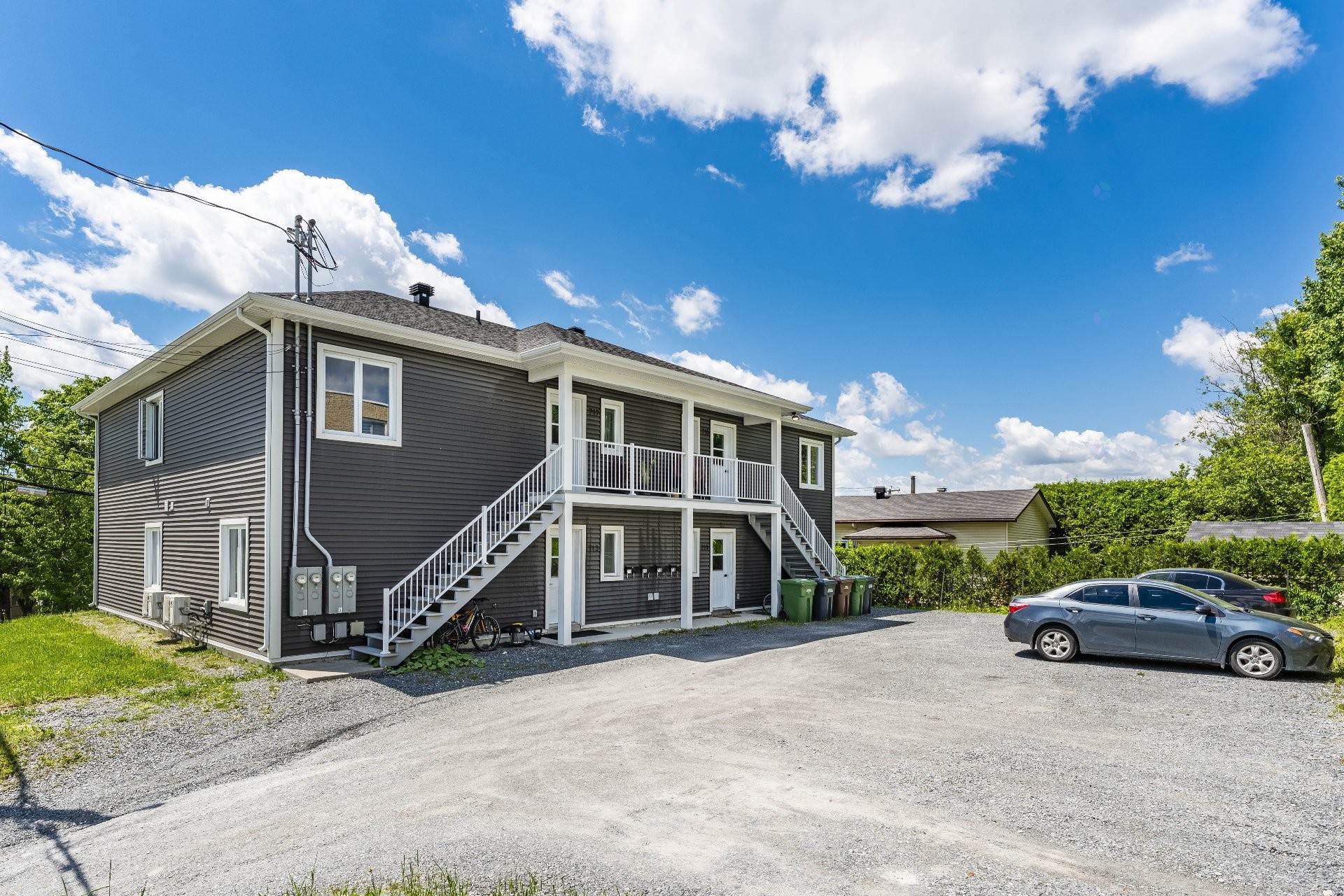 









711

 - 717


Rue de la Bruère

,
Sherbrooke (Fleurimont),




QC
J1E1K7


