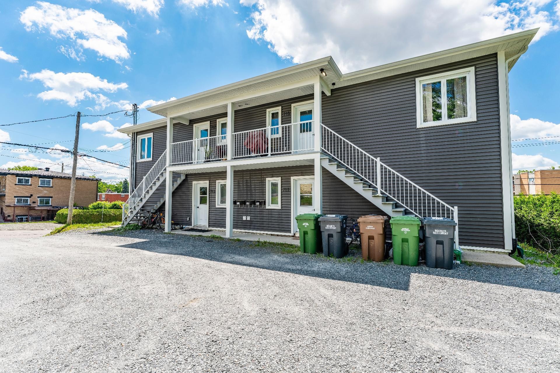 









711

 - 717


Rue de la Bruère

,
Sherbrooke (Fleurimont),




QC
J1E1K7

