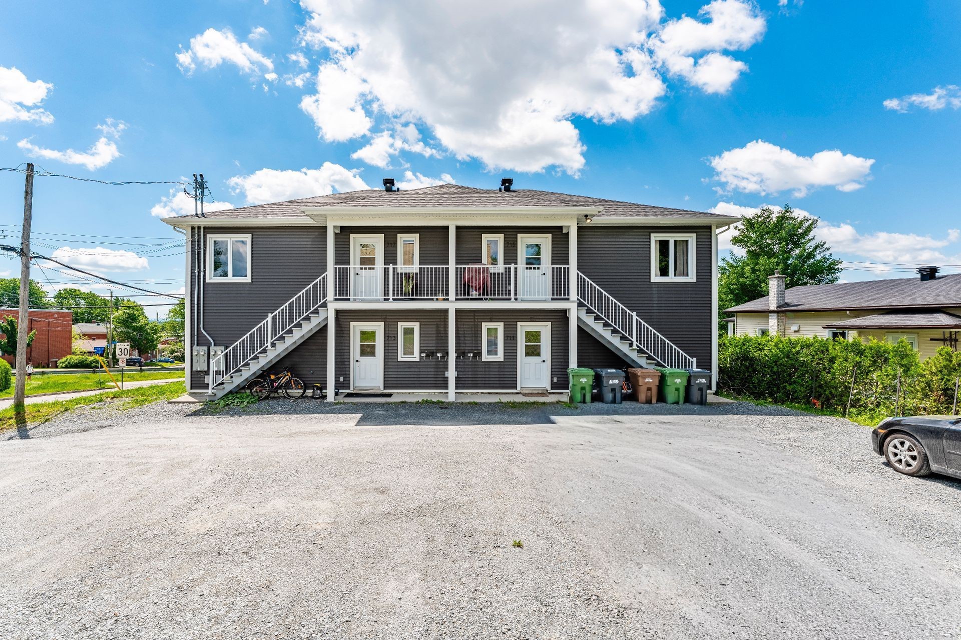 









711

 - 717


Rue de la Bruère

,
Sherbrooke (Fleurimont),




QC
J1E1K7

