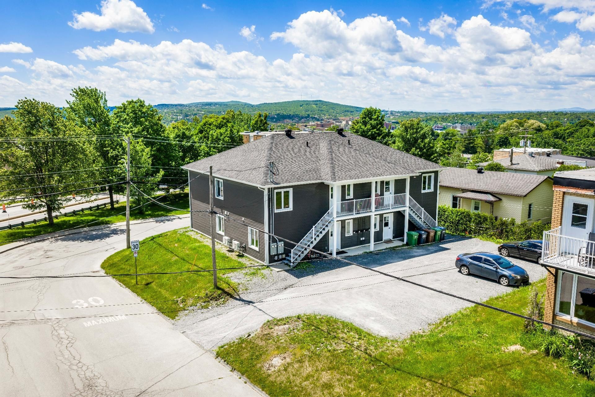 









711

 - 717


Rue de la Bruère

,
Sherbrooke (Fleurimont),




QC
J1E1K7

