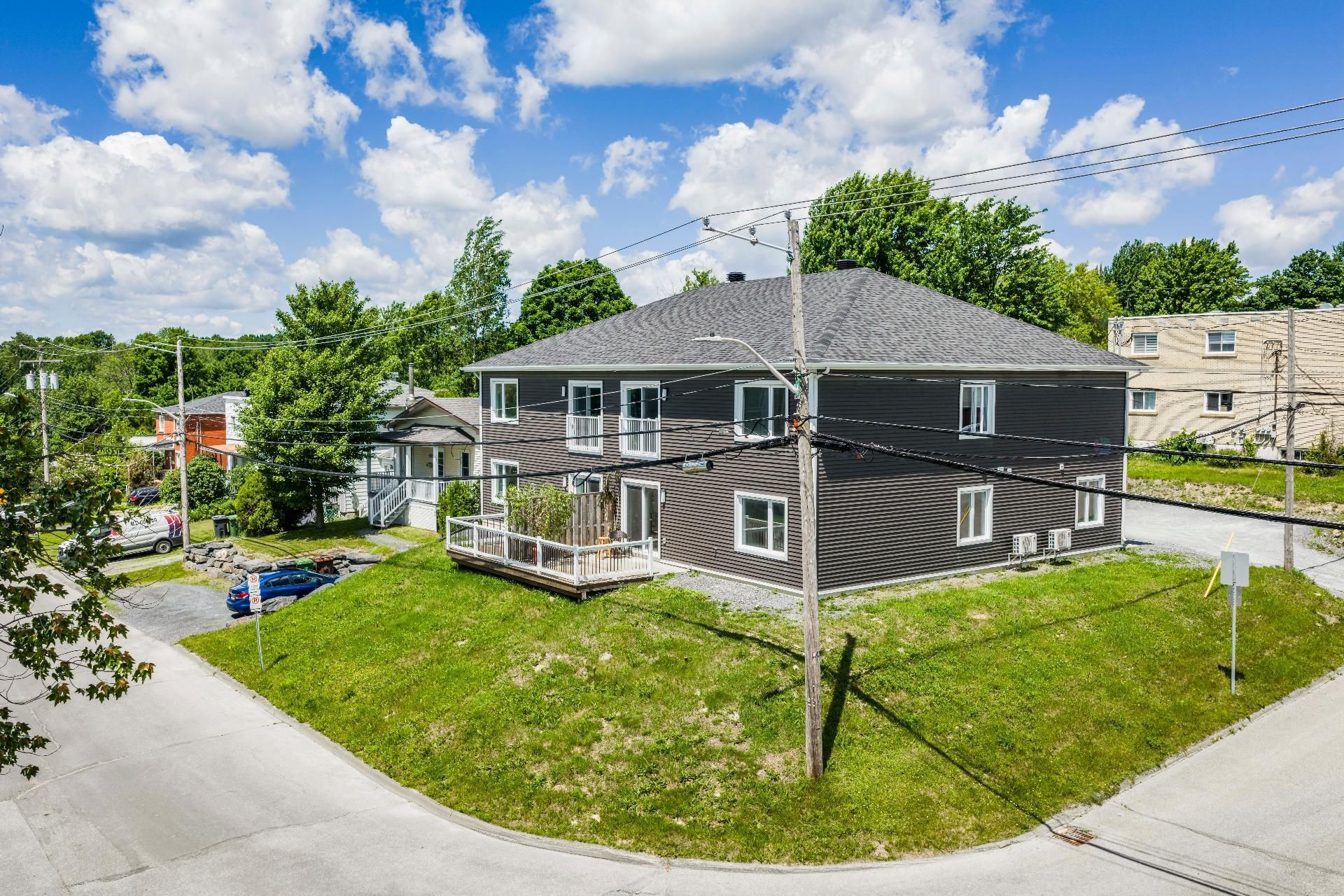 









711

 - 717


Rue de la Bruère

,
Sherbrooke (Fleurimont),




QC
J1E1K7

