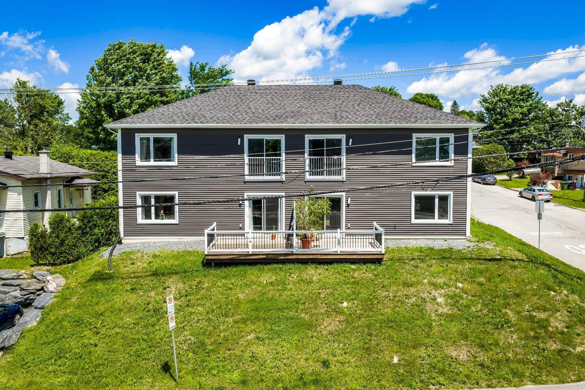 









711

 - 717


Rue de la Bruère

,
Sherbrooke (Fleurimont),




QC
J1E1K7

