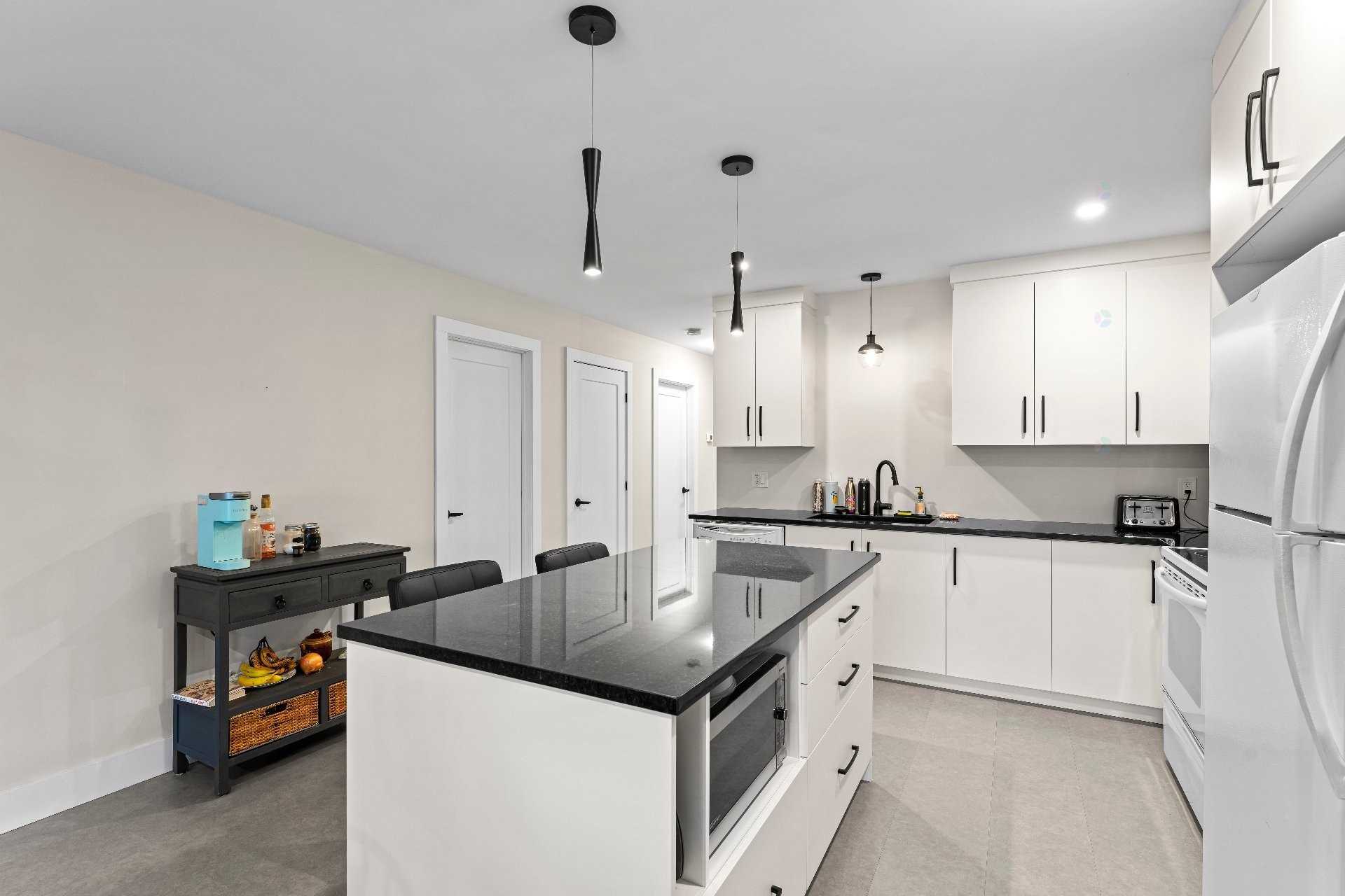 









711

 - 717


Rue de la Bruère

,
Sherbrooke (Fleurimont),




QC
J1E1K7

