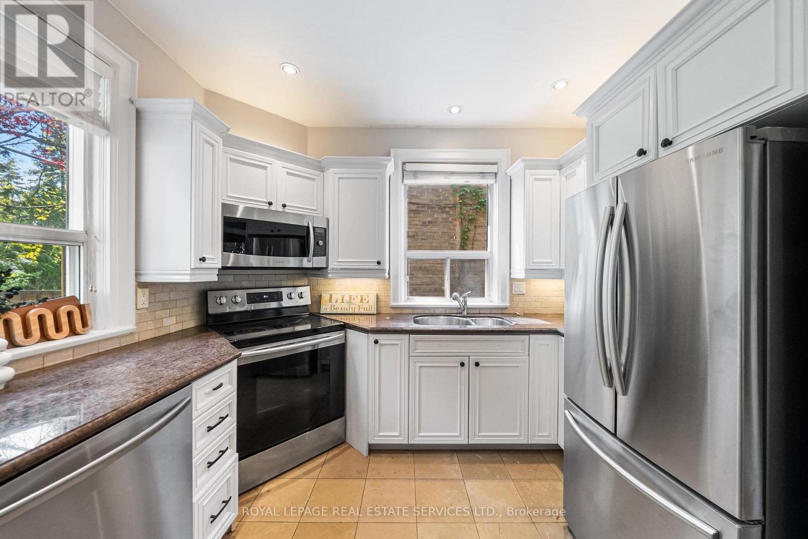 












202 DINNICK CRESCENT

,
Toronto,




Ontario
M4N1M3

