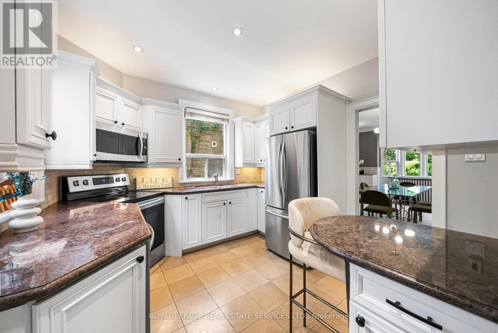 












202 DINNICK CRESCENT

,
Toronto,




Ontario
M4N1M3

