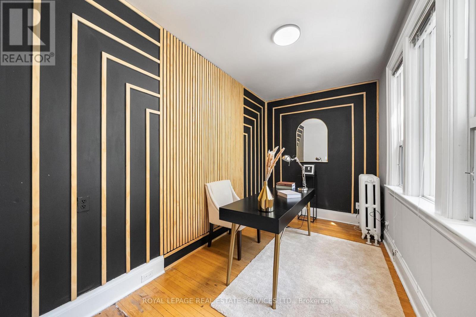 












202 DINNICK CRESCENT

,
Toronto,




Ontario
M4N1M3

