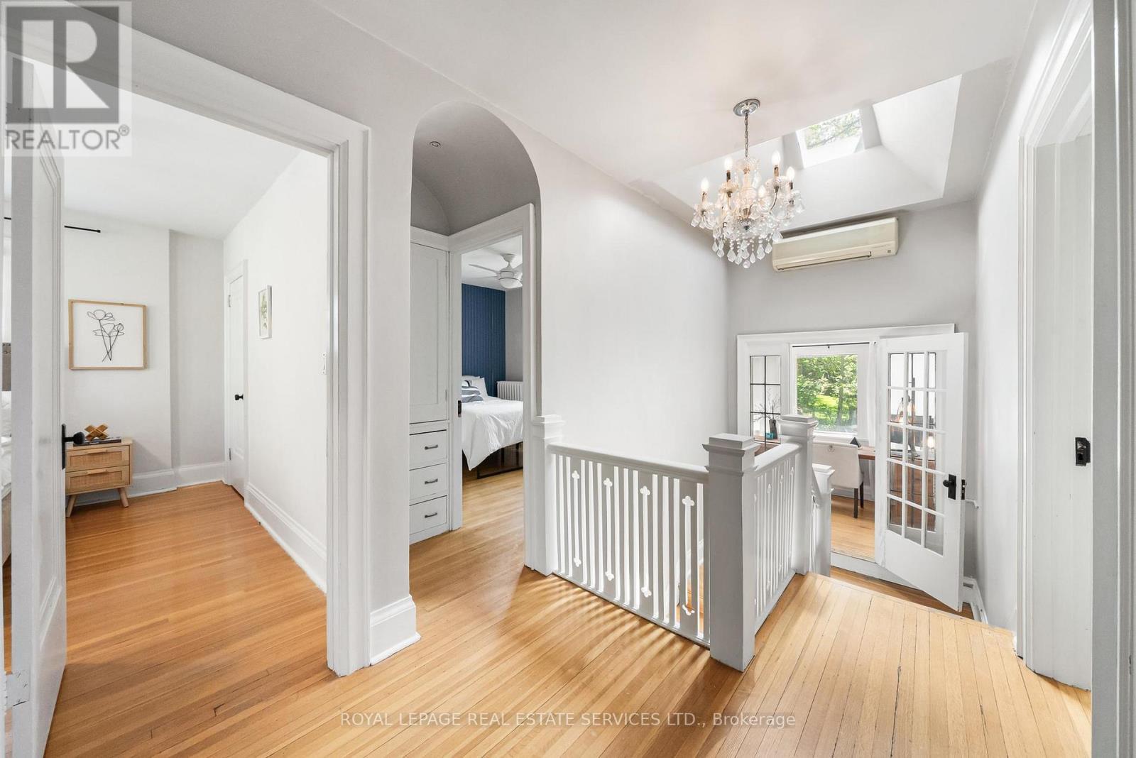 












202 DINNICK CRESCENT

,
Toronto,




Ontario
M4N1M3

