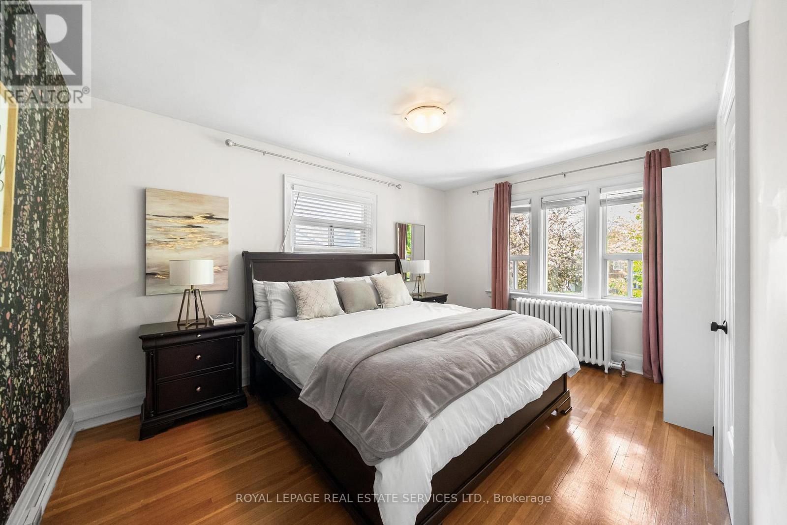 












202 DINNICK CRESCENT

,
Toronto,




Ontario
M4N1M3

