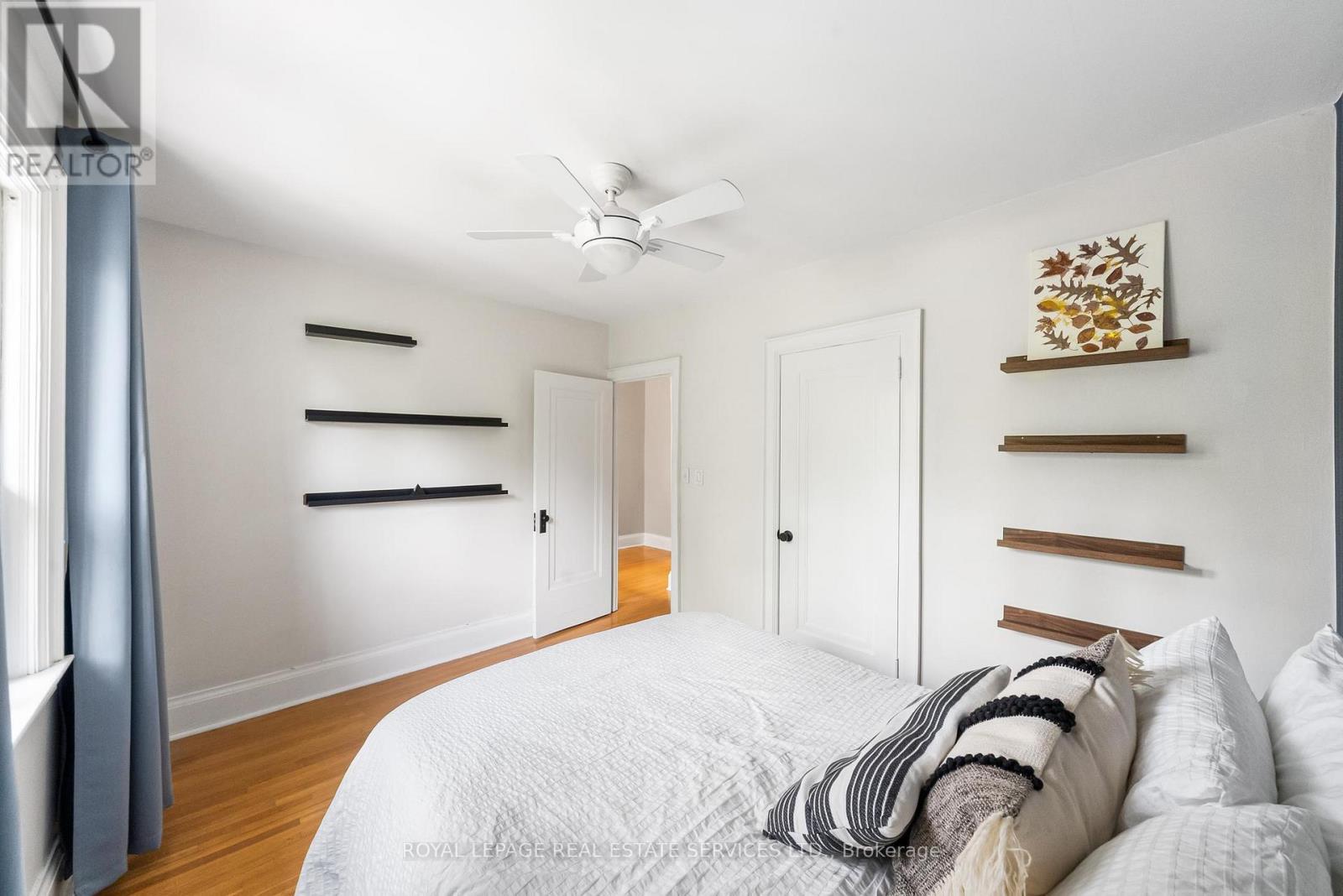 












202 DINNICK CRESCENT

,
Toronto,




Ontario
M4N1M3

