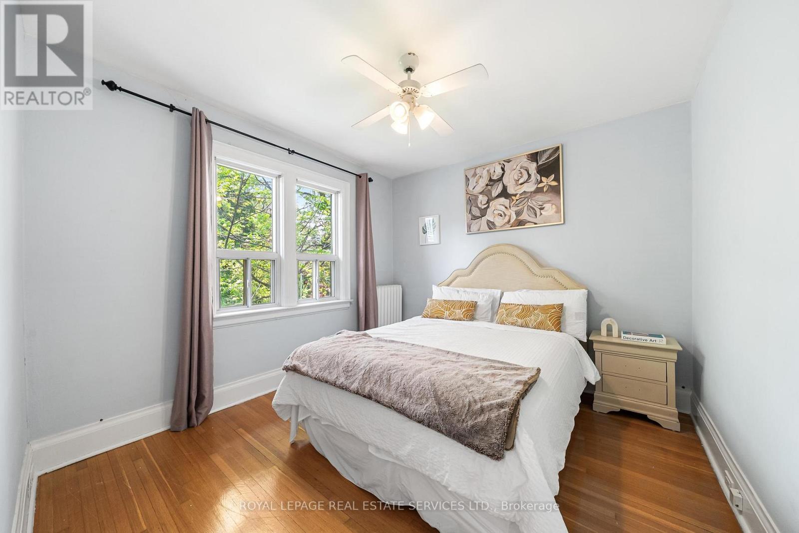 












202 DINNICK CRESCENT

,
Toronto,




Ontario
M4N1M3

