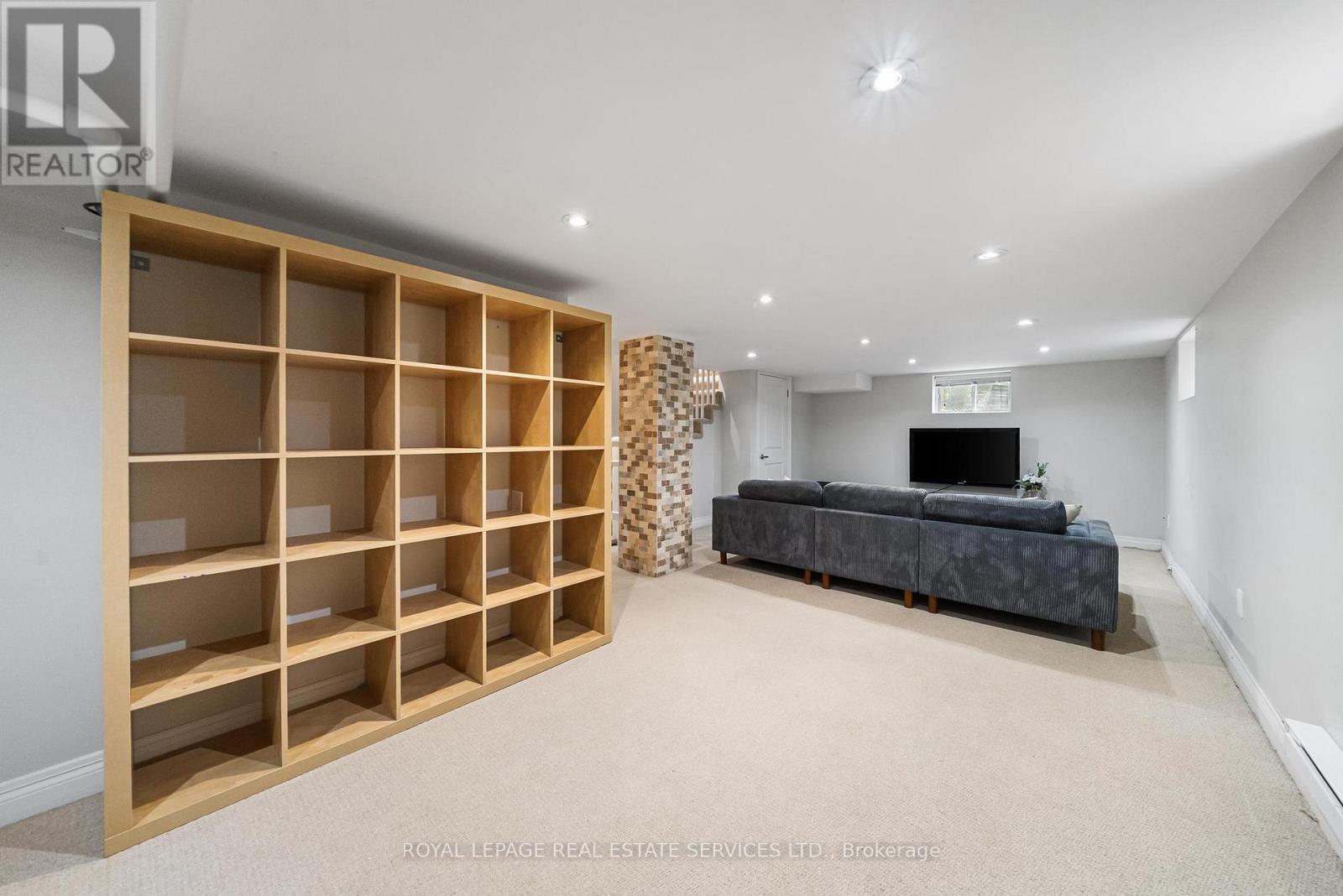 












202 DINNICK CRESCENT

,
Toronto,




Ontario
M4N1M3

