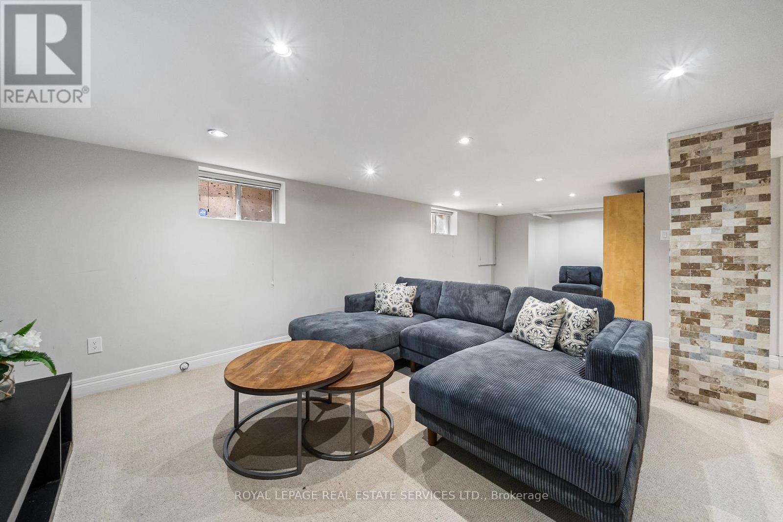 












202 DINNICK CRESCENT

,
Toronto,




Ontario
M4N1M3

