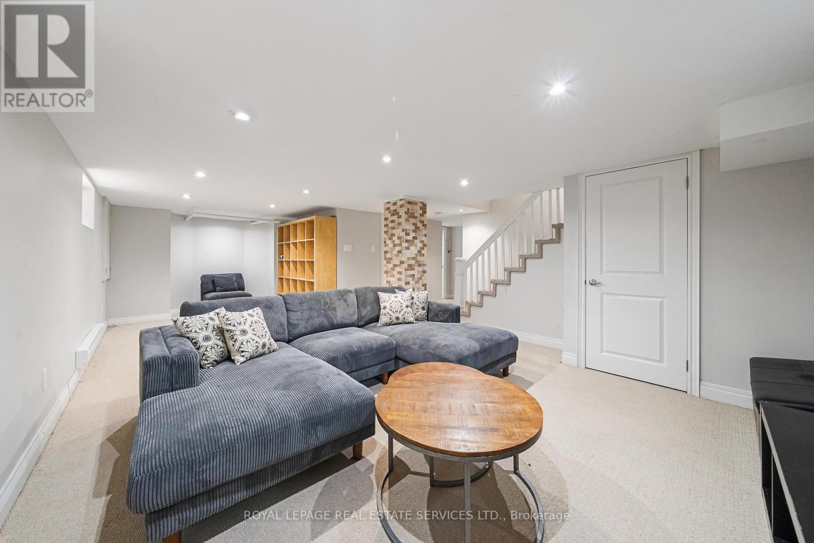 












202 DINNICK CRESCENT

,
Toronto,




Ontario
M4N1M3

