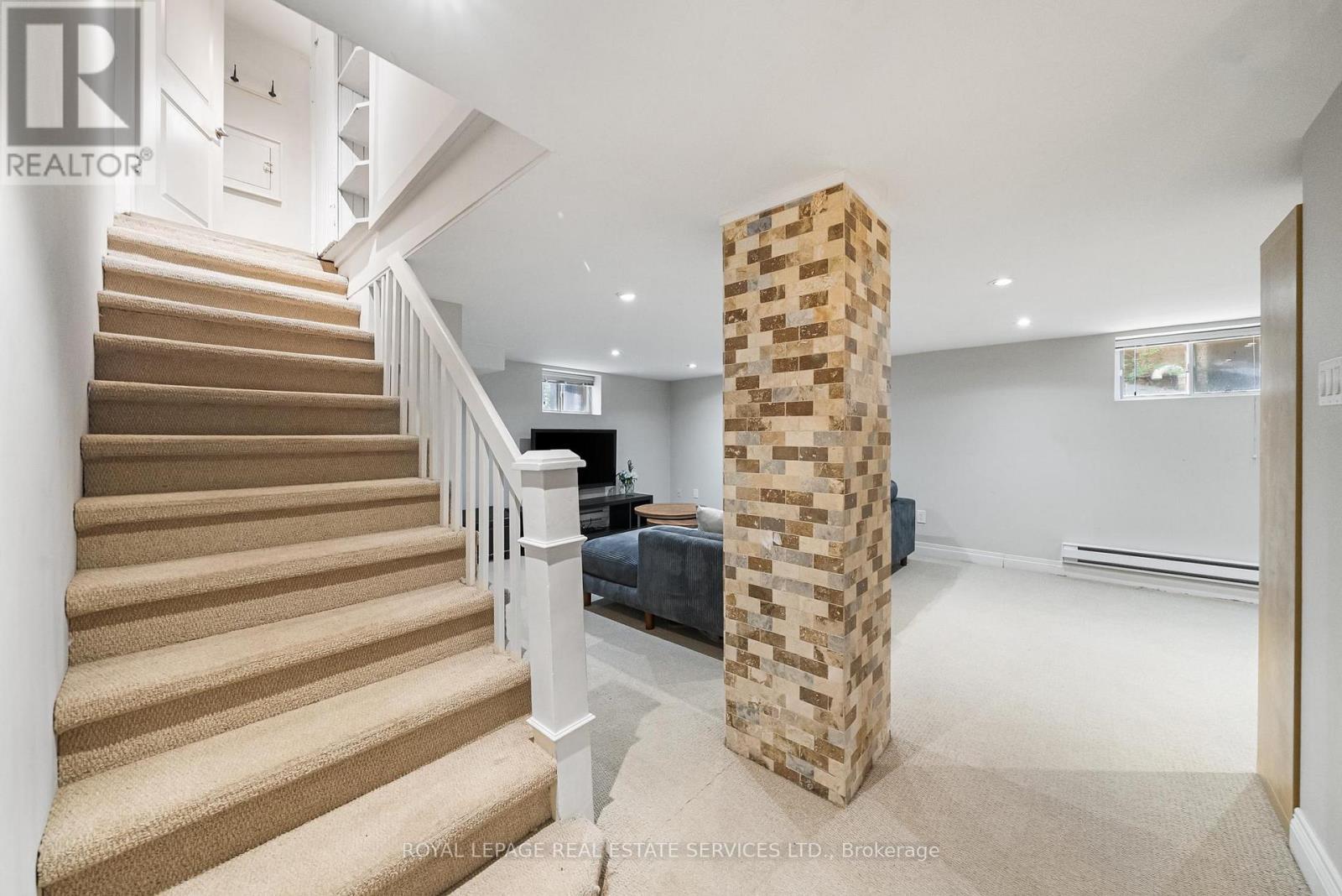 












202 DINNICK CRESCENT

,
Toronto,




Ontario
M4N1M3

