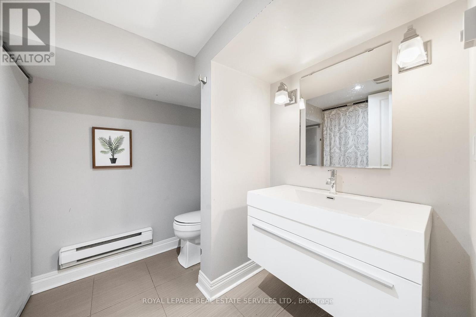












202 DINNICK CRESCENT

,
Toronto,




Ontario
M4N1M3

