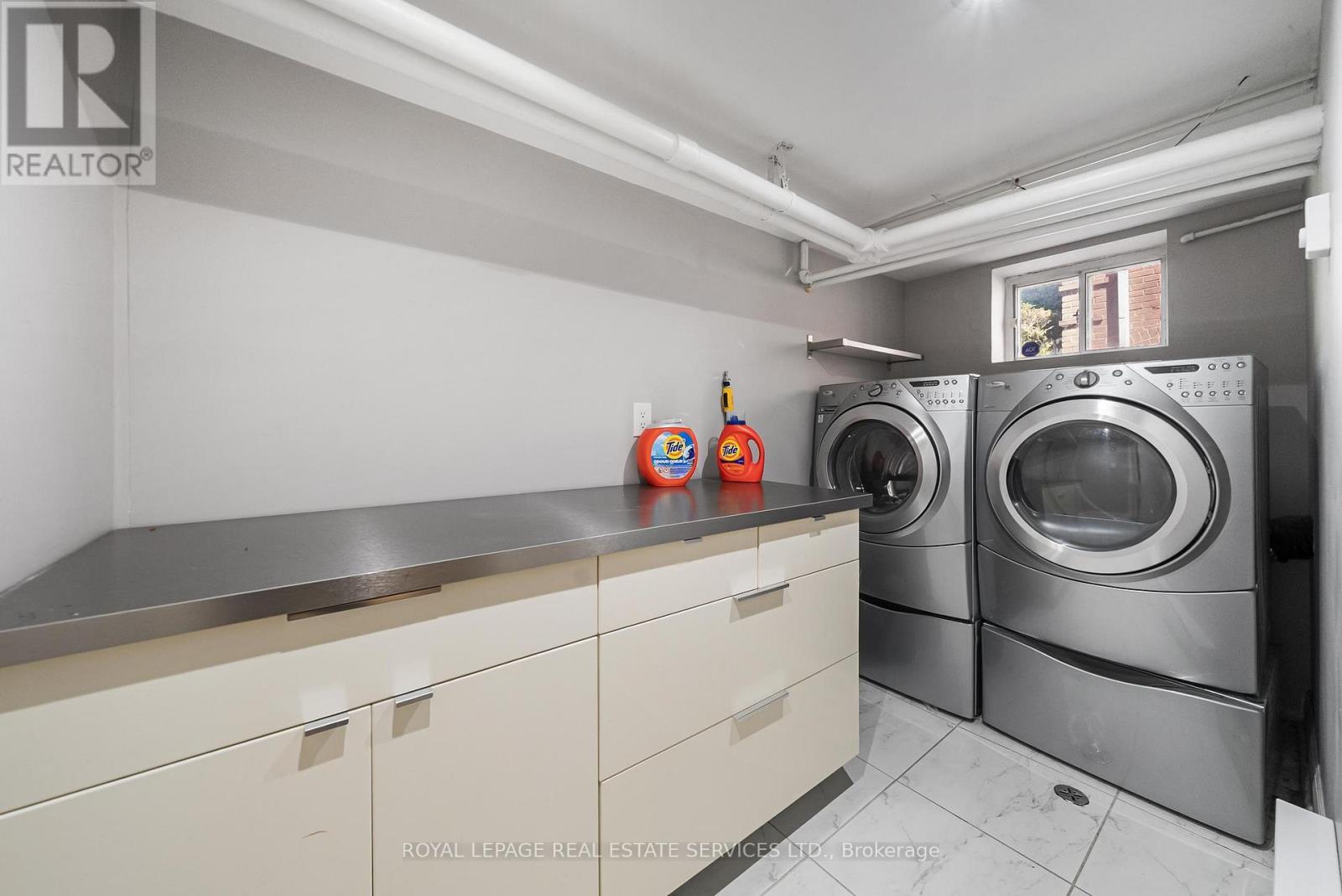 












202 DINNICK CRESCENT

,
Toronto,




Ontario
M4N1M3

