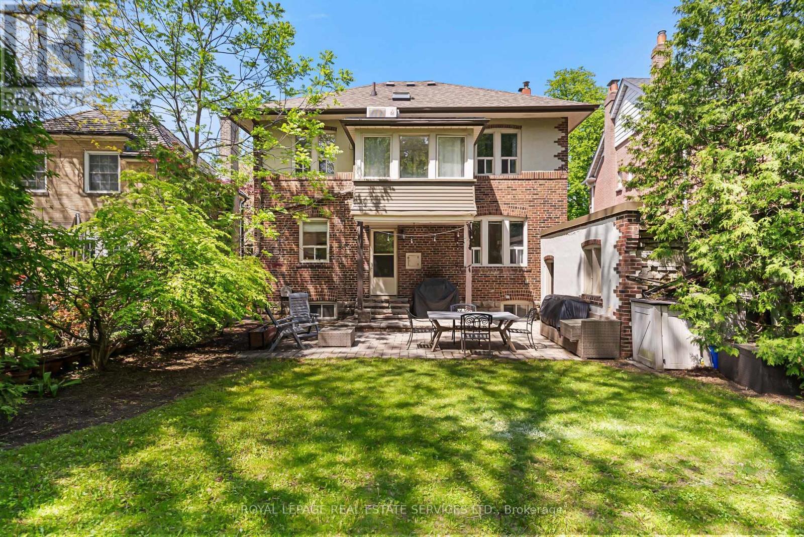 












202 DINNICK CRESCENT

,
Toronto,




Ontario
M4N1M3

