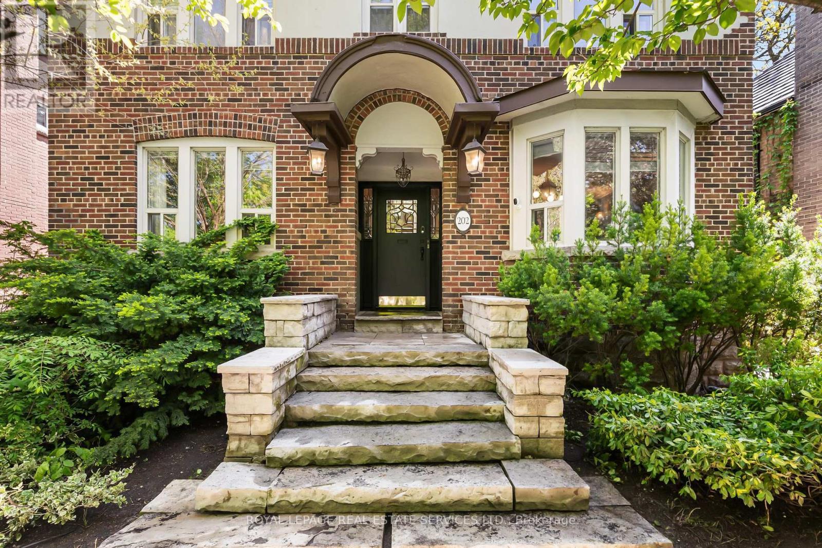 












202 DINNICK CRESCENT

,
Toronto,




Ontario
M4N1M3

