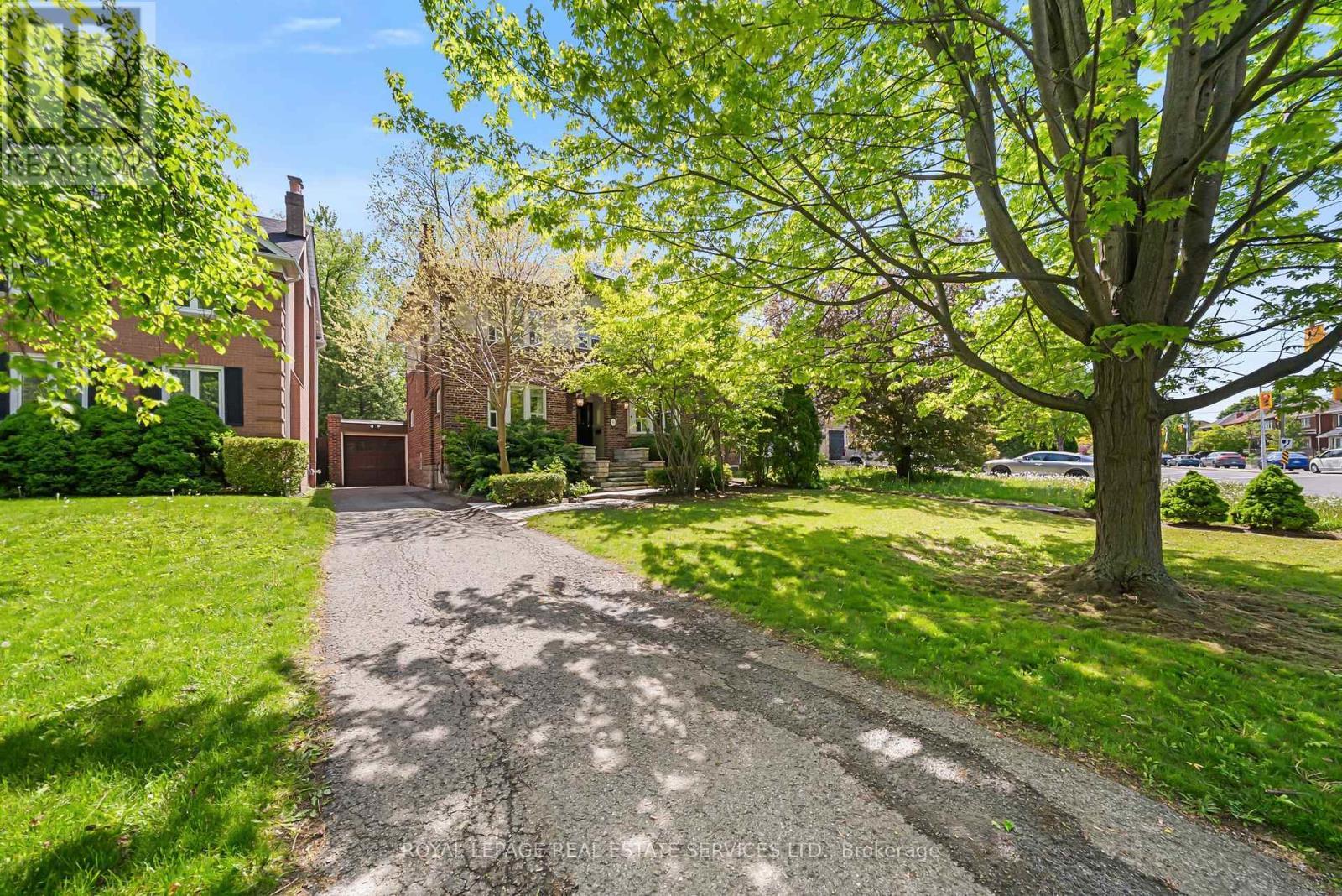 












202 DINNICK CRESCENT

,
Toronto,




Ontario
M4N1M3

