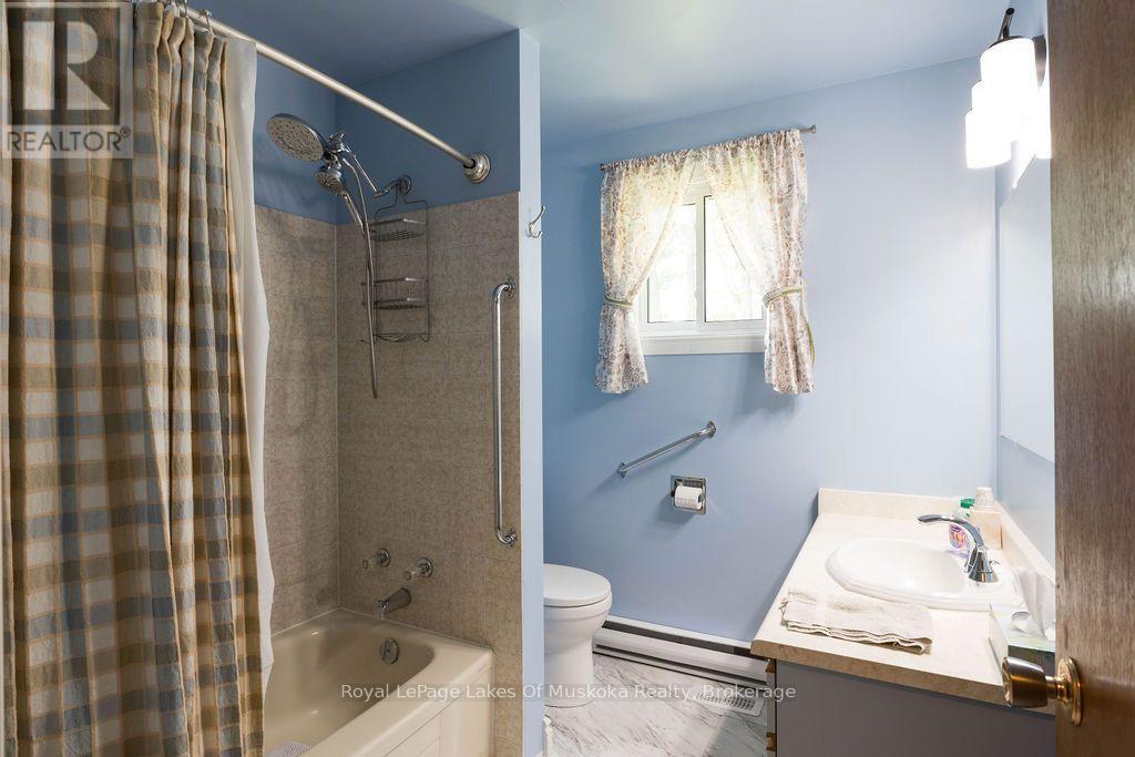 












950 MUSKOKA #3 ROAD N

,
Huntsville (Chaffey),




Ontario
P1H1E2

