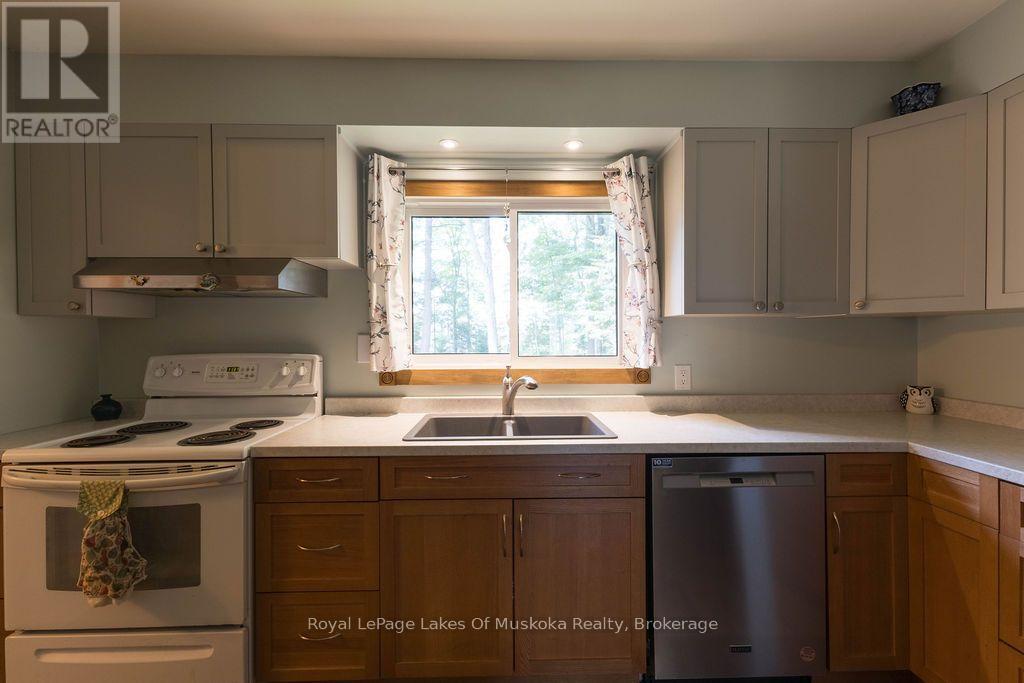 












950 MUSKOKA #3 ROAD N

,
Huntsville (Chaffey),




Ontario
P1H1E2

