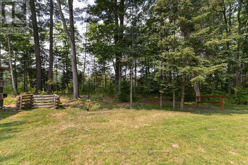 












950 MUSKOKA #3 ROAD N

,
Huntsville (Chaffey),




Ontario
P1H1E2

