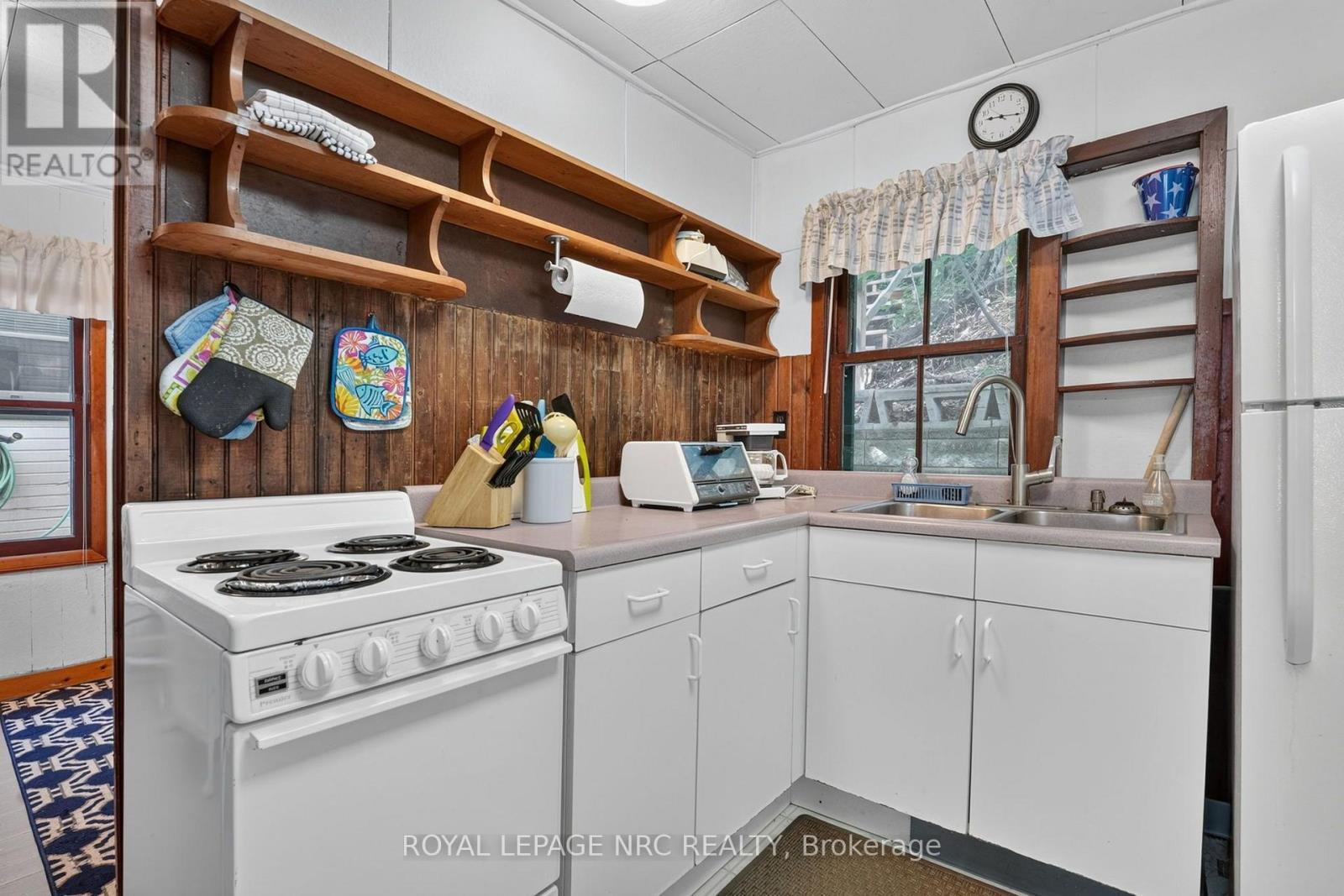 












4031 CRYSTAL BEACH HILL LANE

,
Fort Erie (Crystal Beach),




Ontario
L0S1B0

