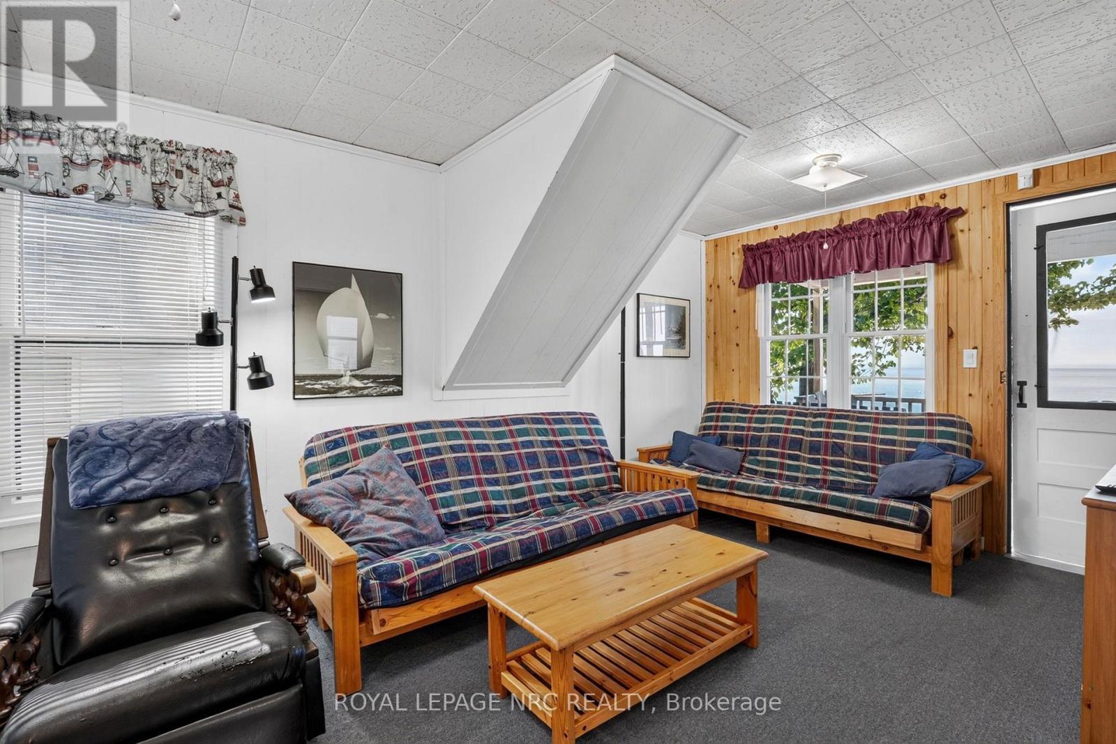 












4031 CRYSTAL BEACH HILL LANE

,
Fort Erie (Crystal Beach),




Ontario
L0S1B0

