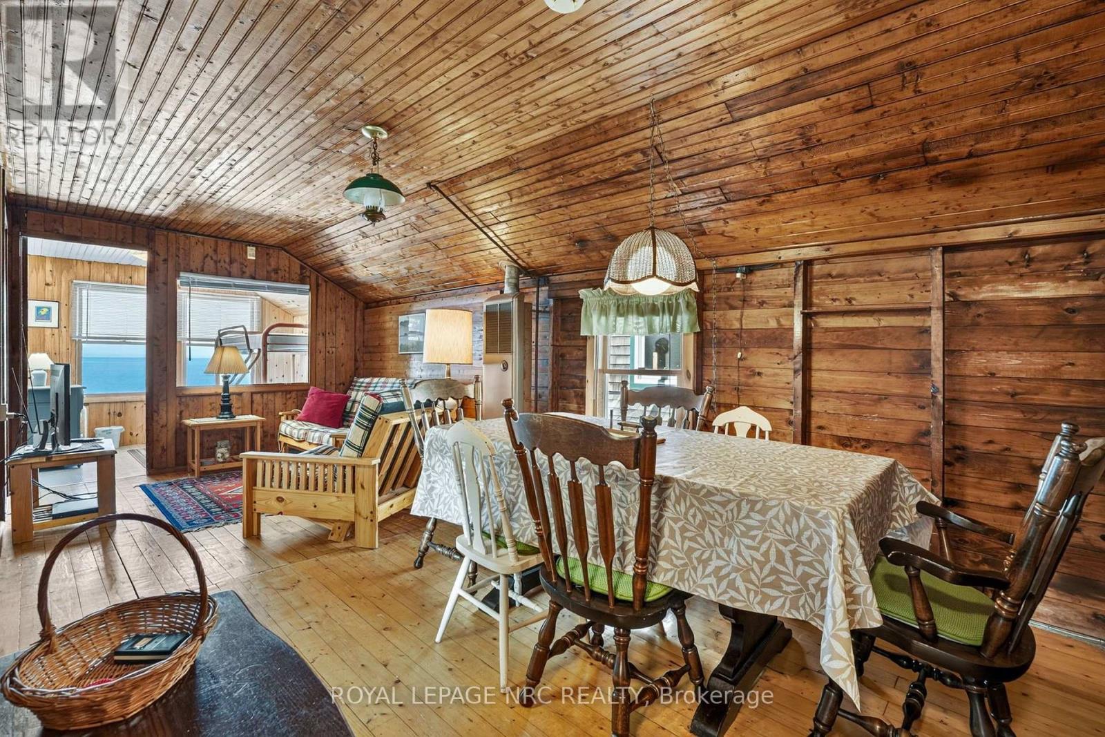 












4031 CRYSTAL BEACH HILL LANE

,
Fort Erie (Crystal Beach),




Ontario
L0S1B0

