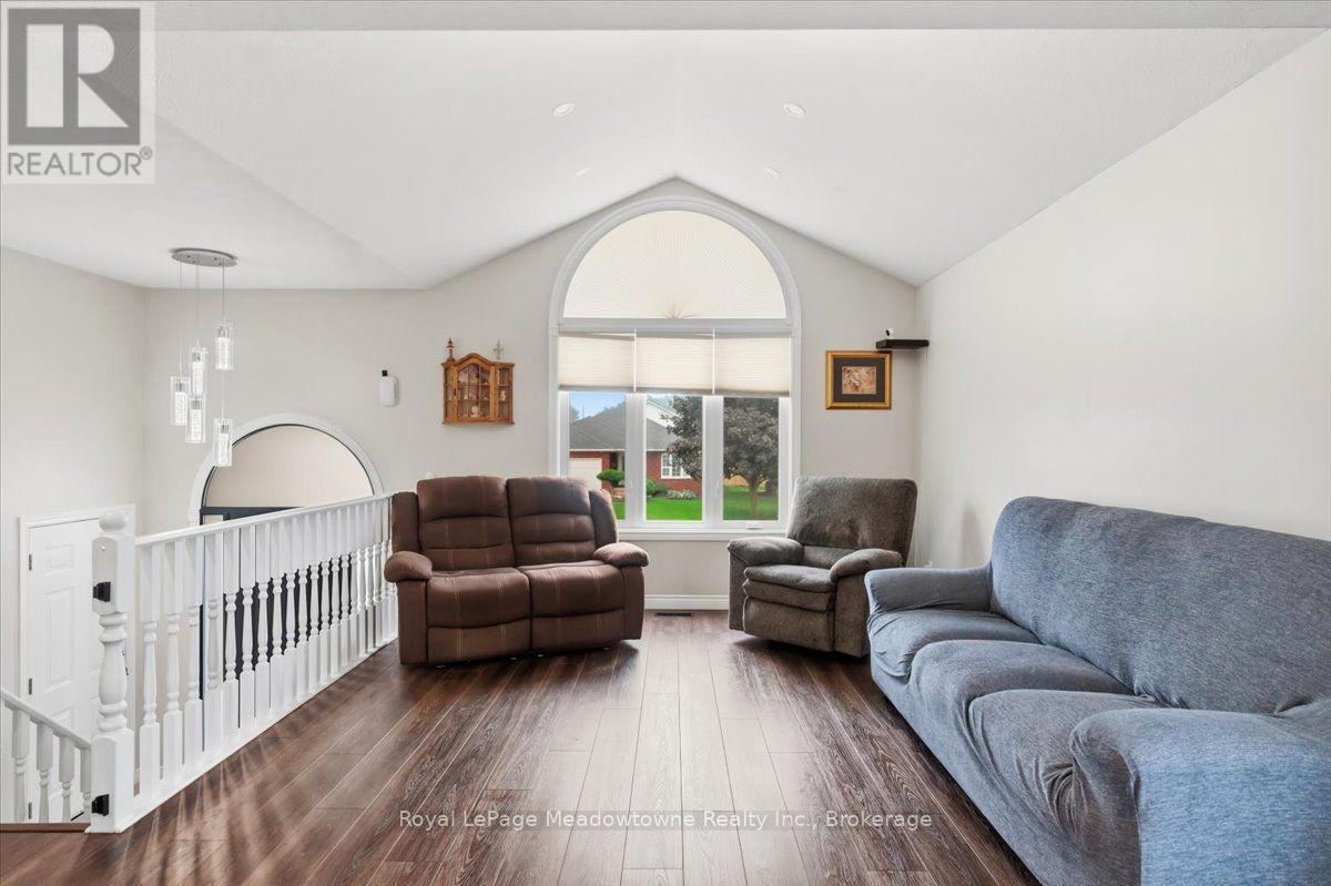 












15 SHARPE STREET

,
Brant (Paris),




Ontario
N3L4C6

