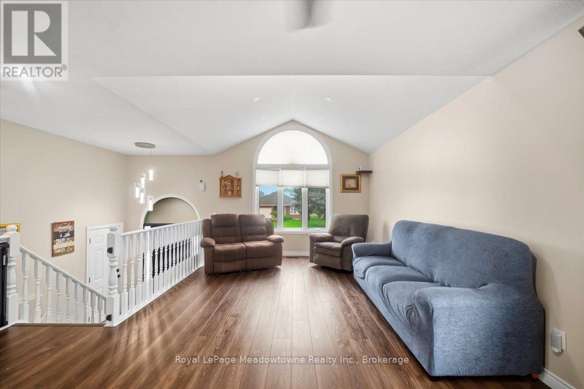 












15 SHARPE STREET

,
Brant (Paris),




Ontario
N3L4C6

