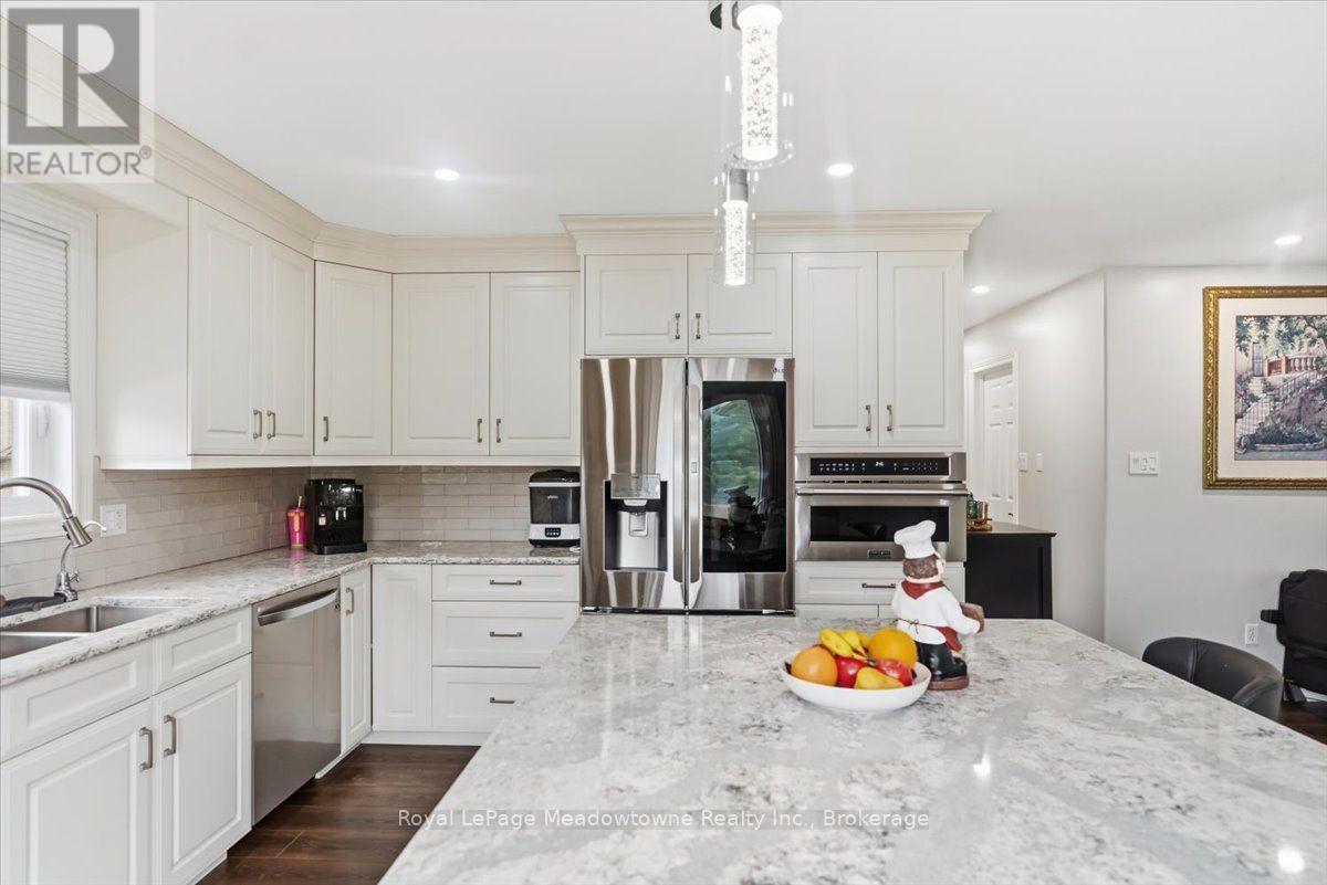 












15 SHARPE STREET

,
Brant (Paris),




Ontario
N3L4C6

